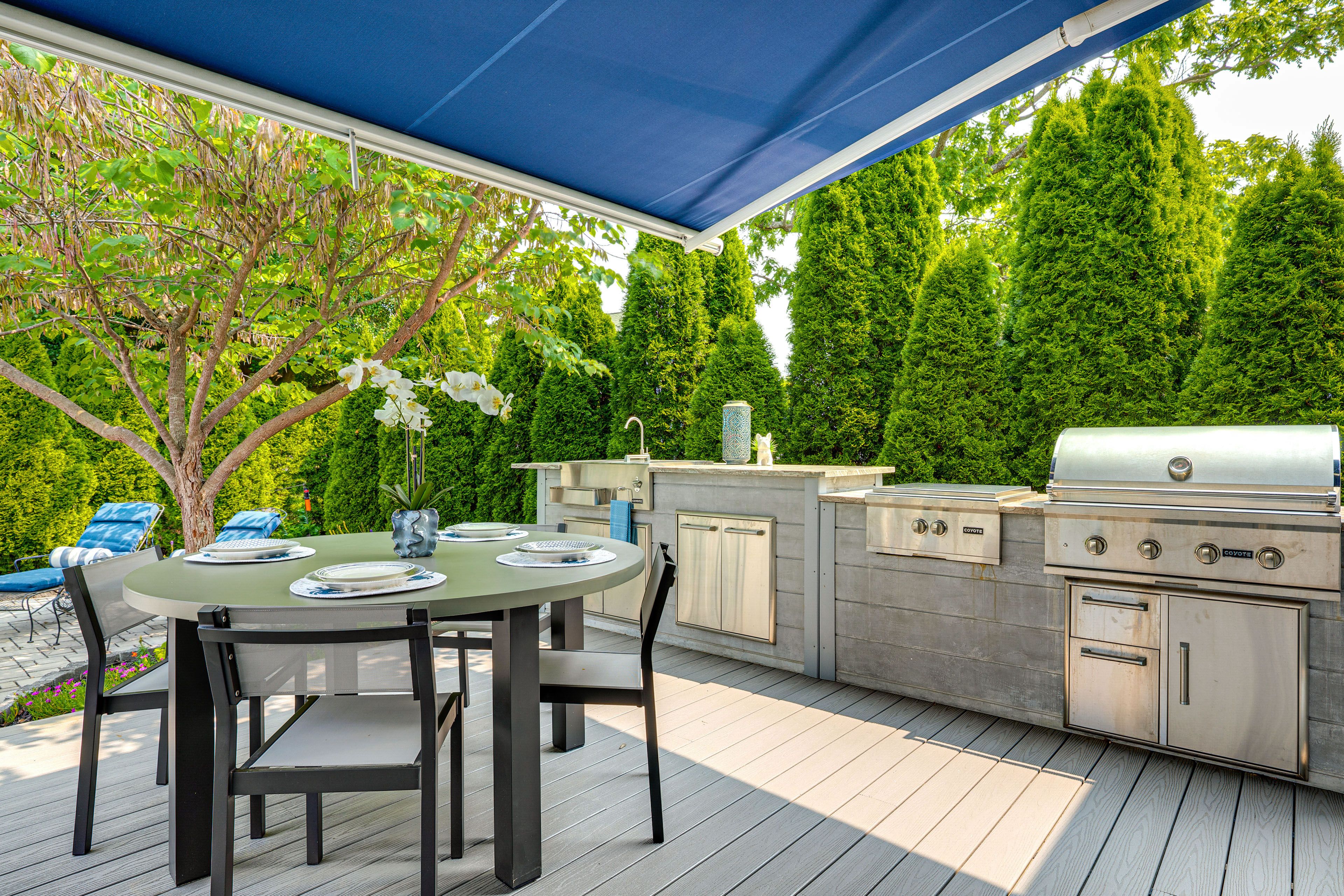 Outdoor Kitchen | Gas Grill | Dining Area