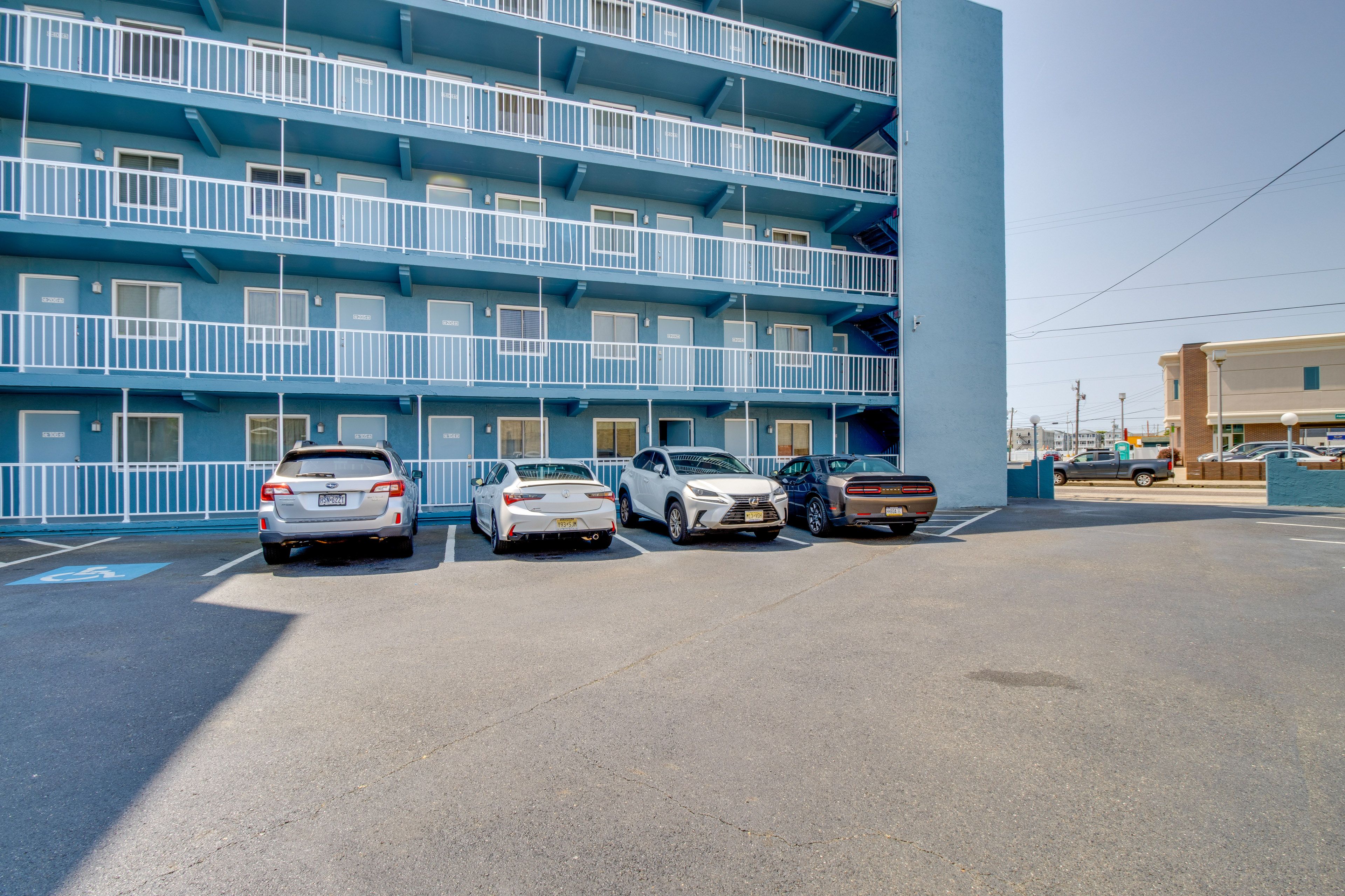 Parking | Community Lot (1 Vehicle)