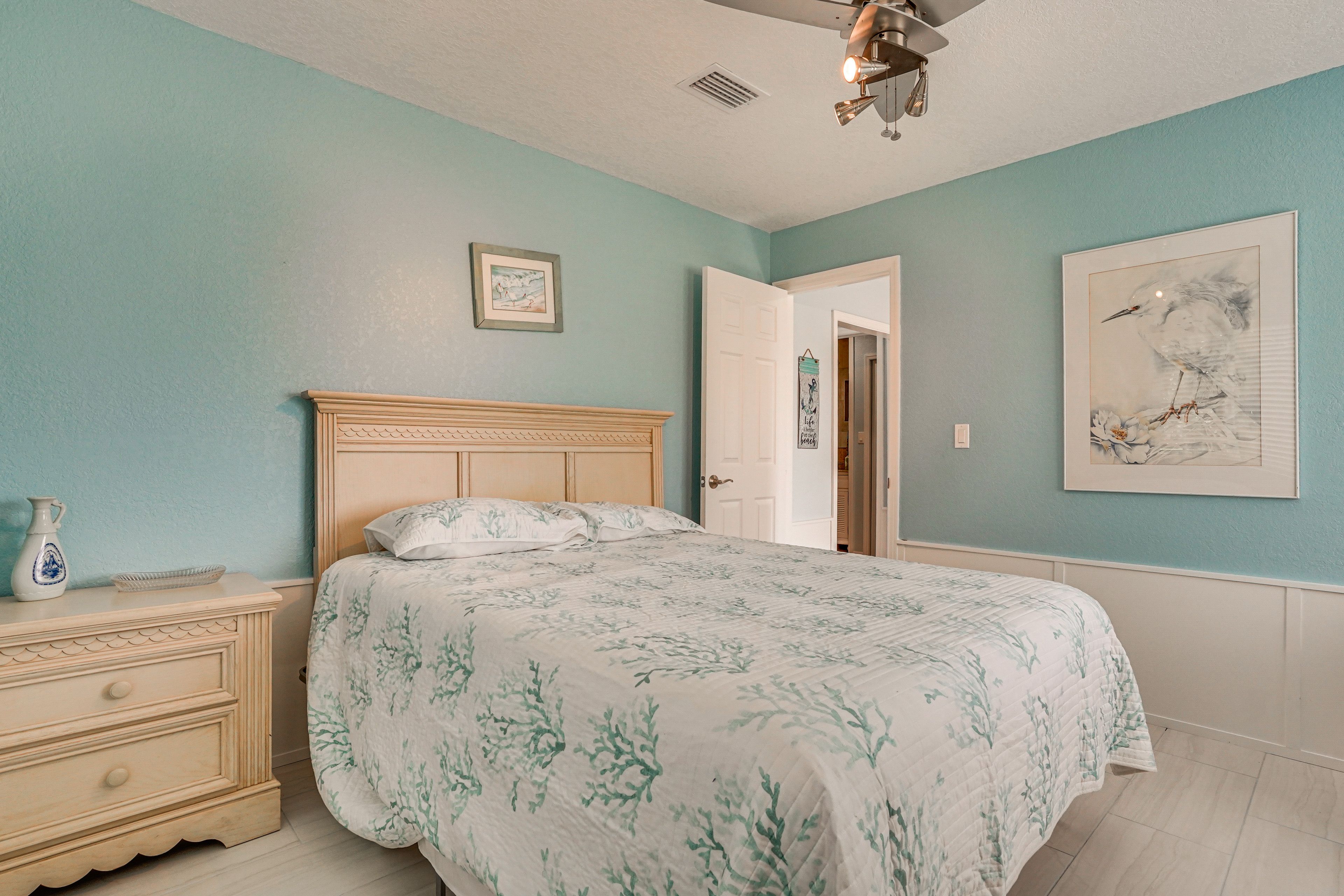 Bedroom 1 | Queen Bed | Linens Provided