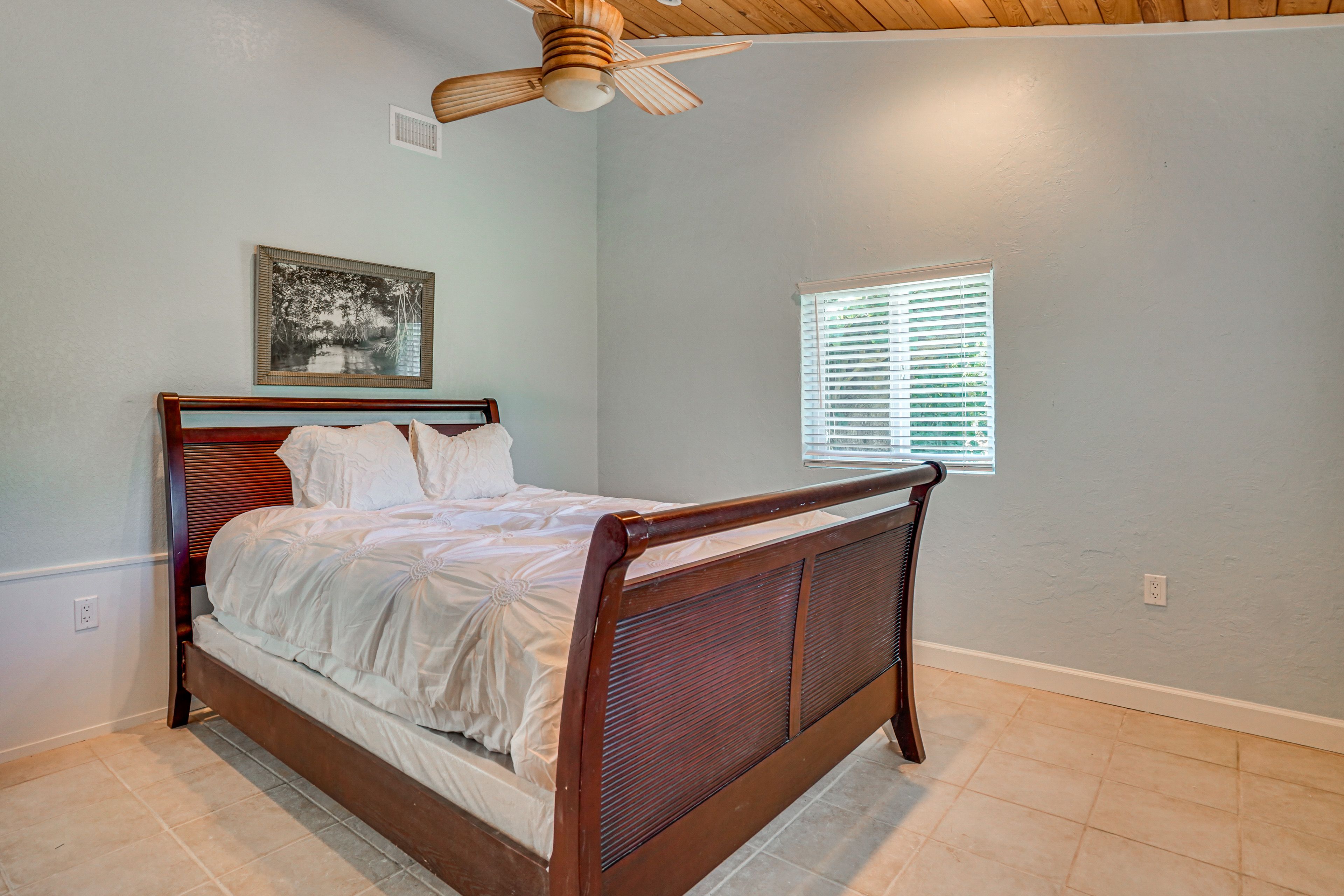 Bedroom 2 | Queen Bed