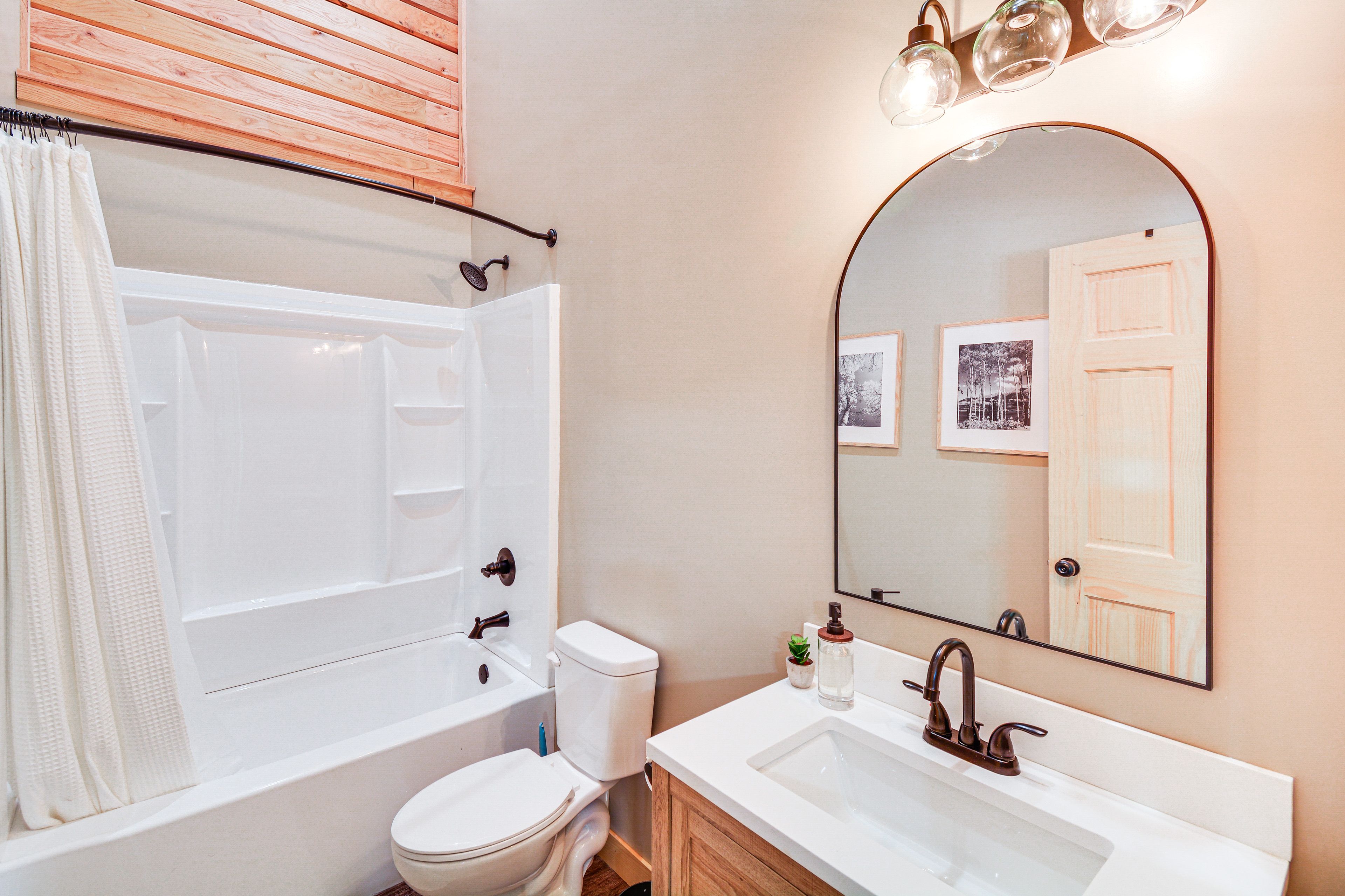 Full Bathroom