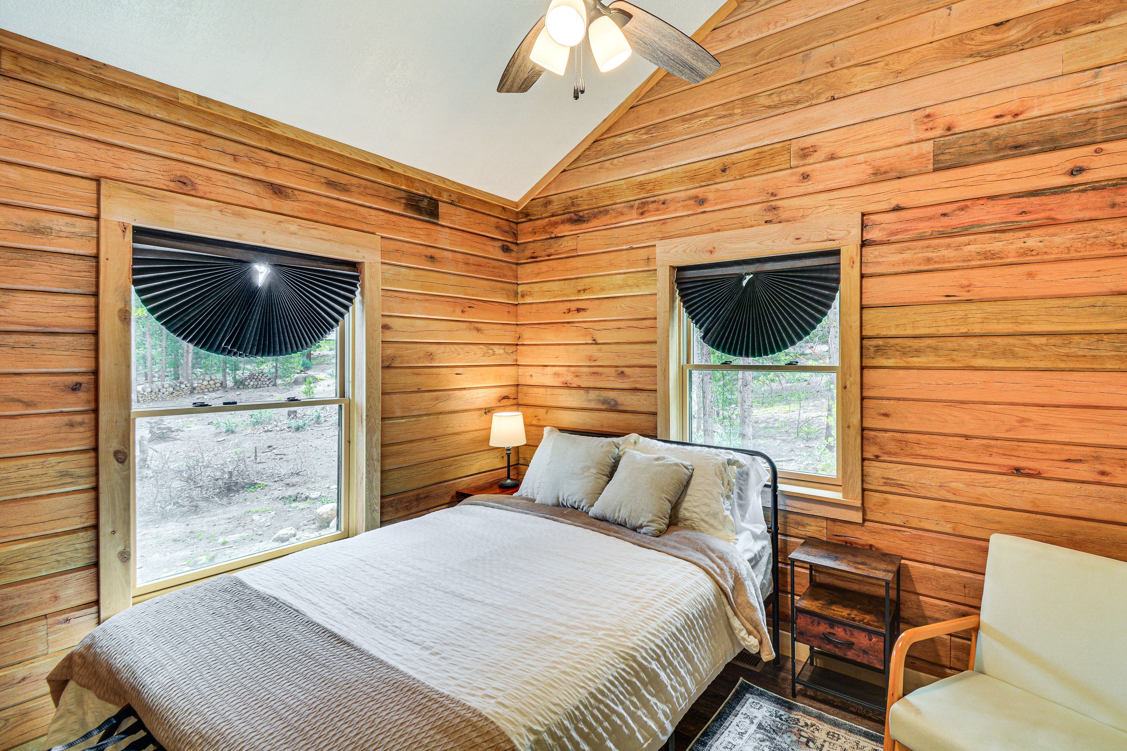 Bedroom 2 | Queen Bed