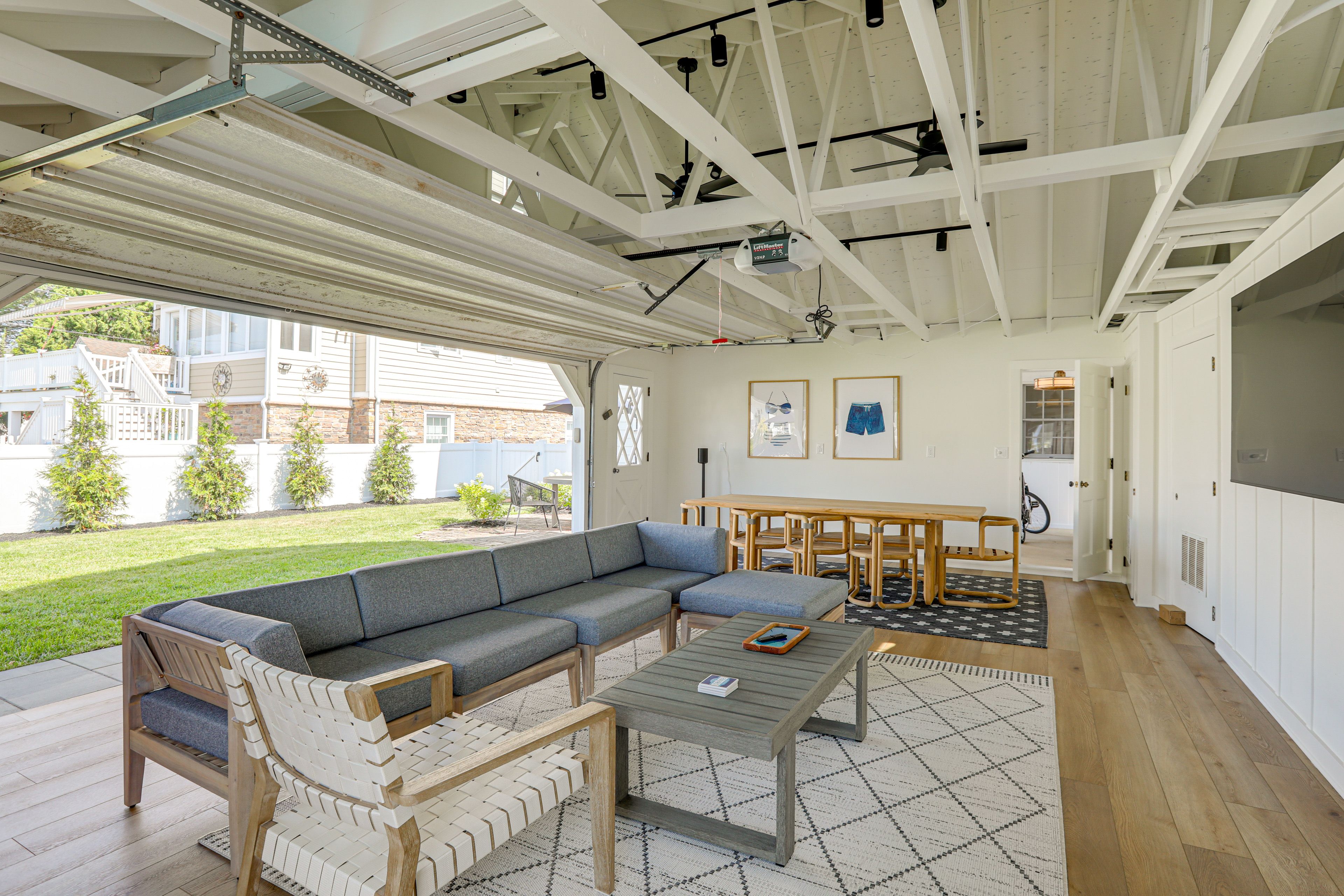 Pool House | Dining Area | Seating | Smart TV