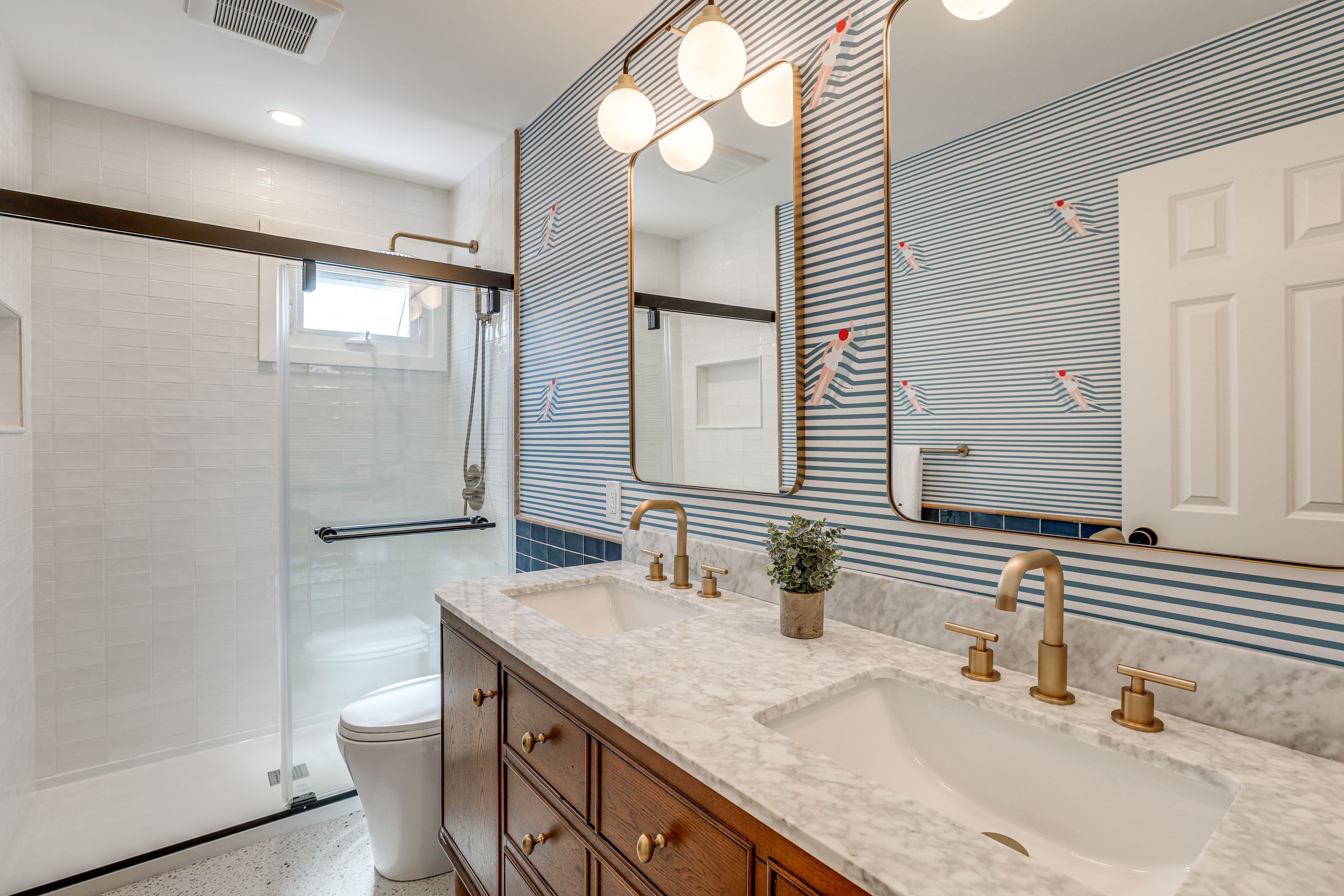 Full Bathroom | 1st Floor