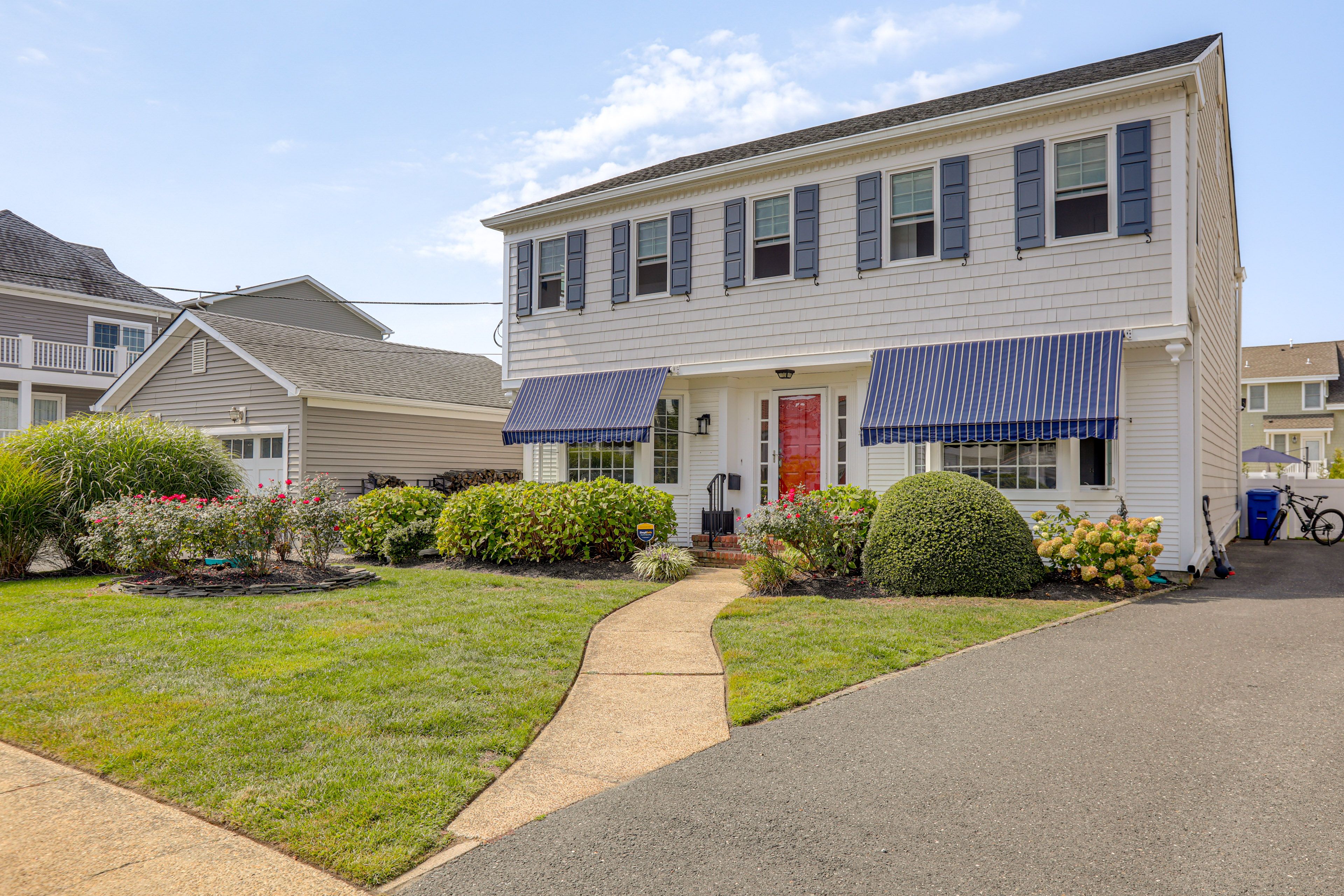 Parking | Driveway (3 Vehicles) | Street