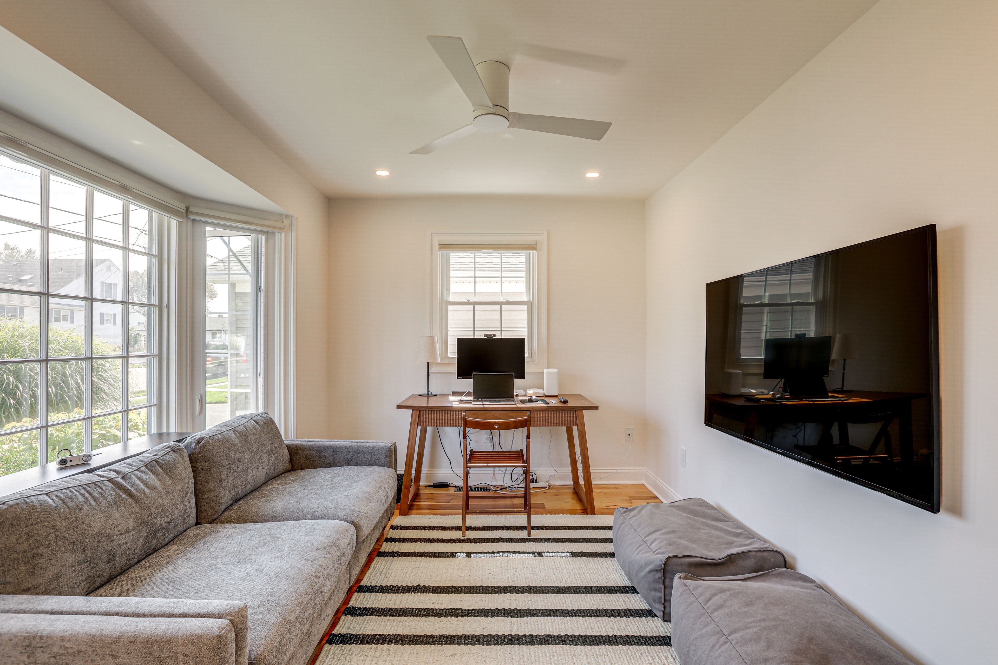 Office | Desk Workspace | Smart TV