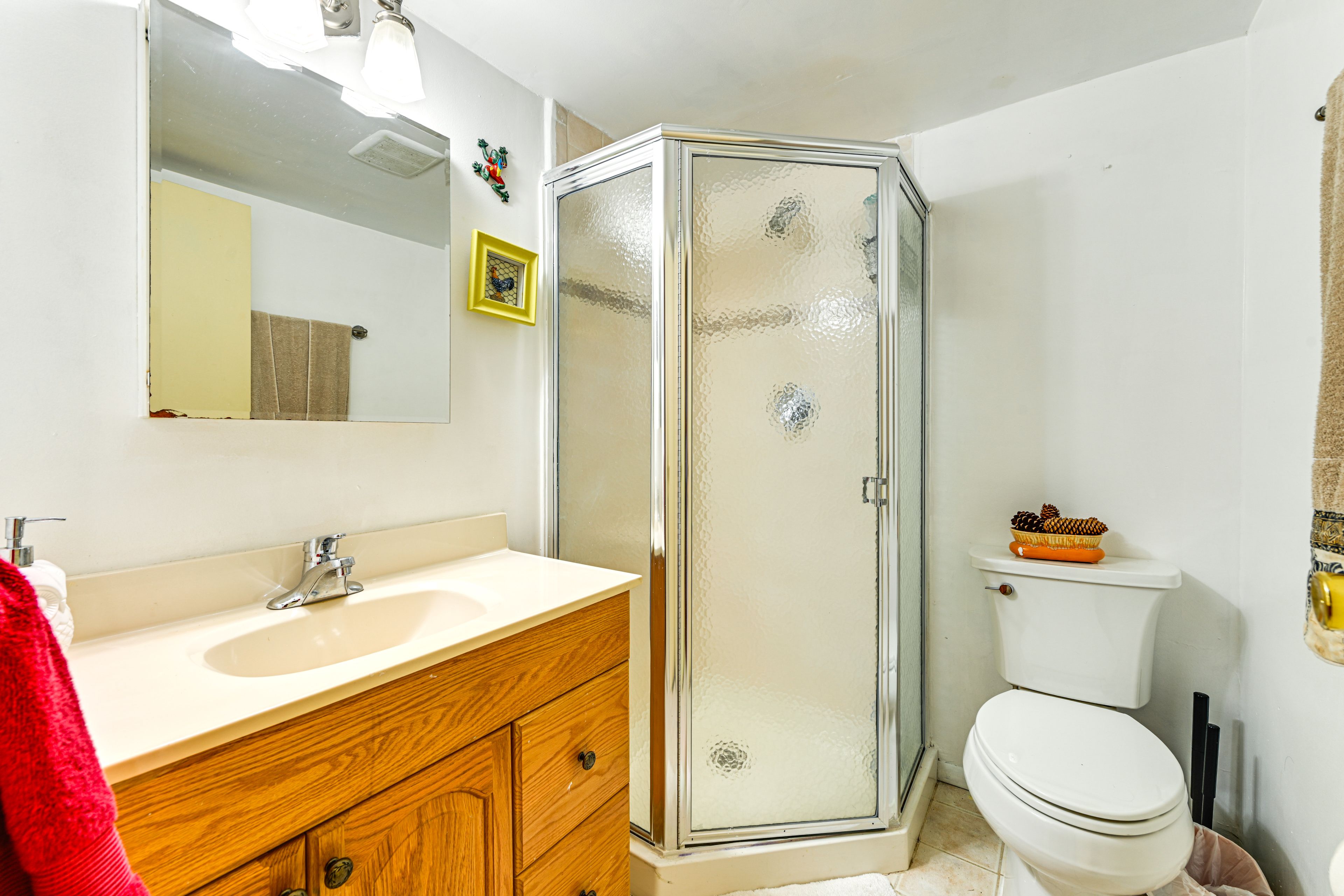 Full Bathroom | 2nd Floor