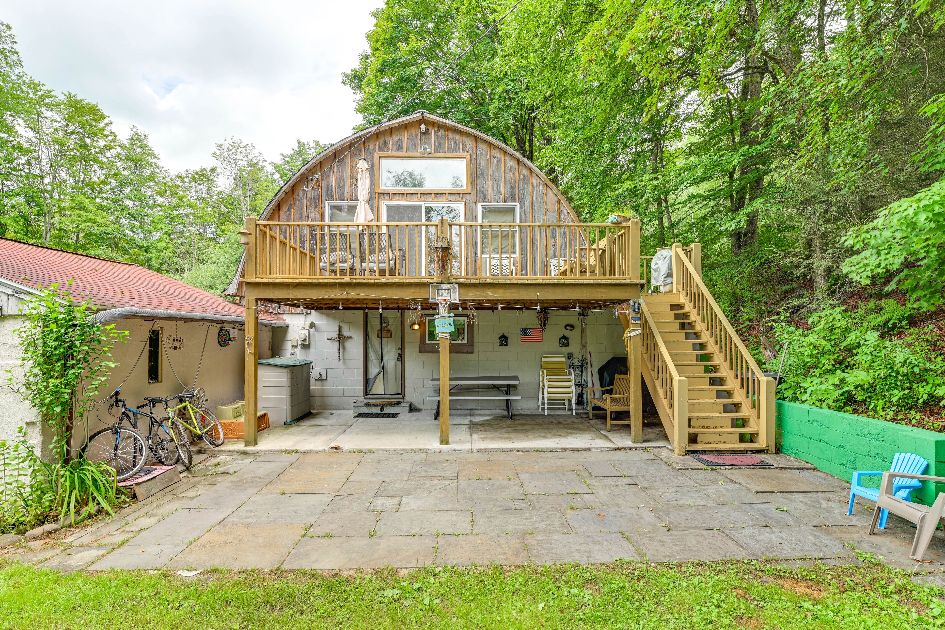 Exterior | Parking | Driveway (3 Vehicles)