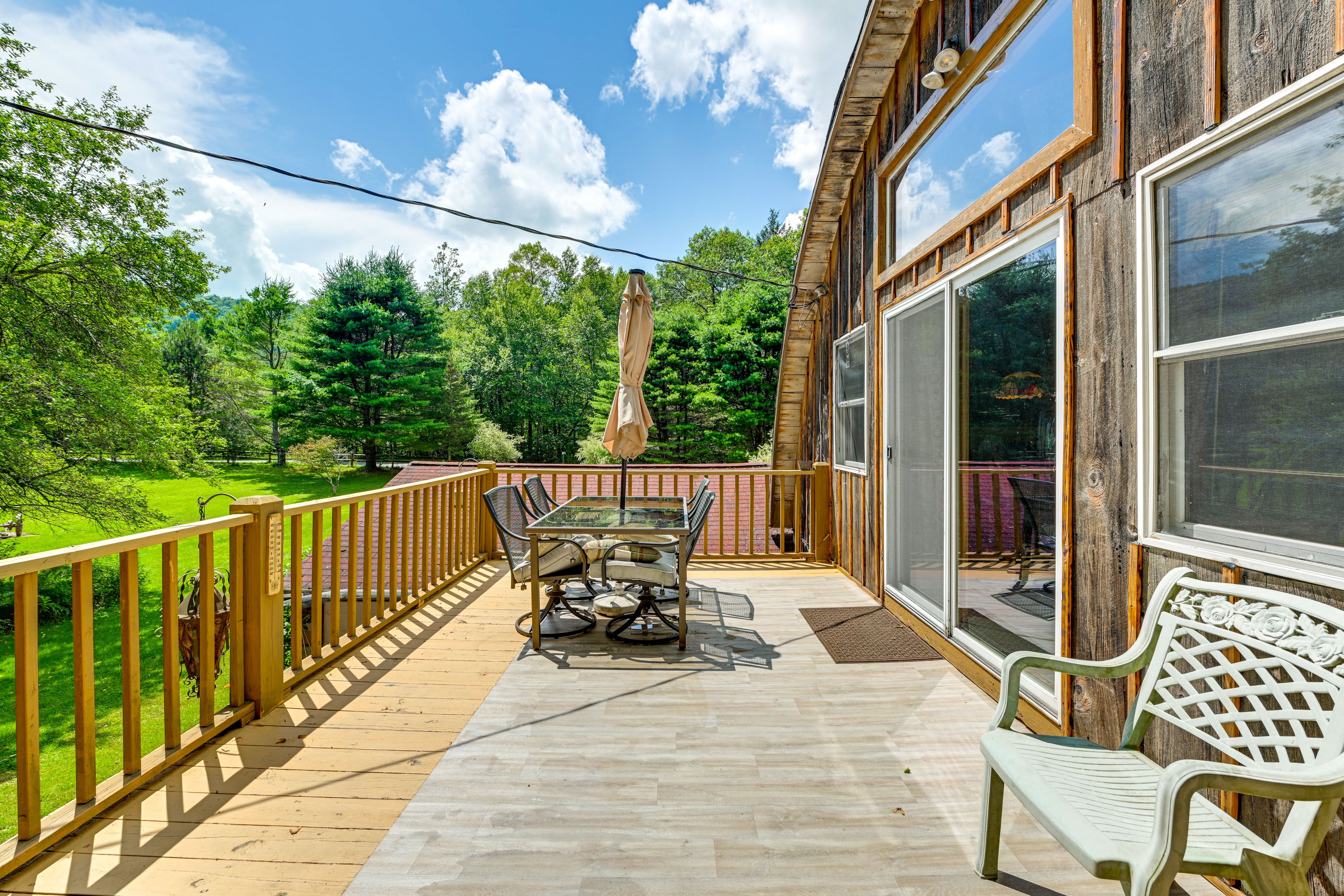 Deck | Outdoor Dining Area