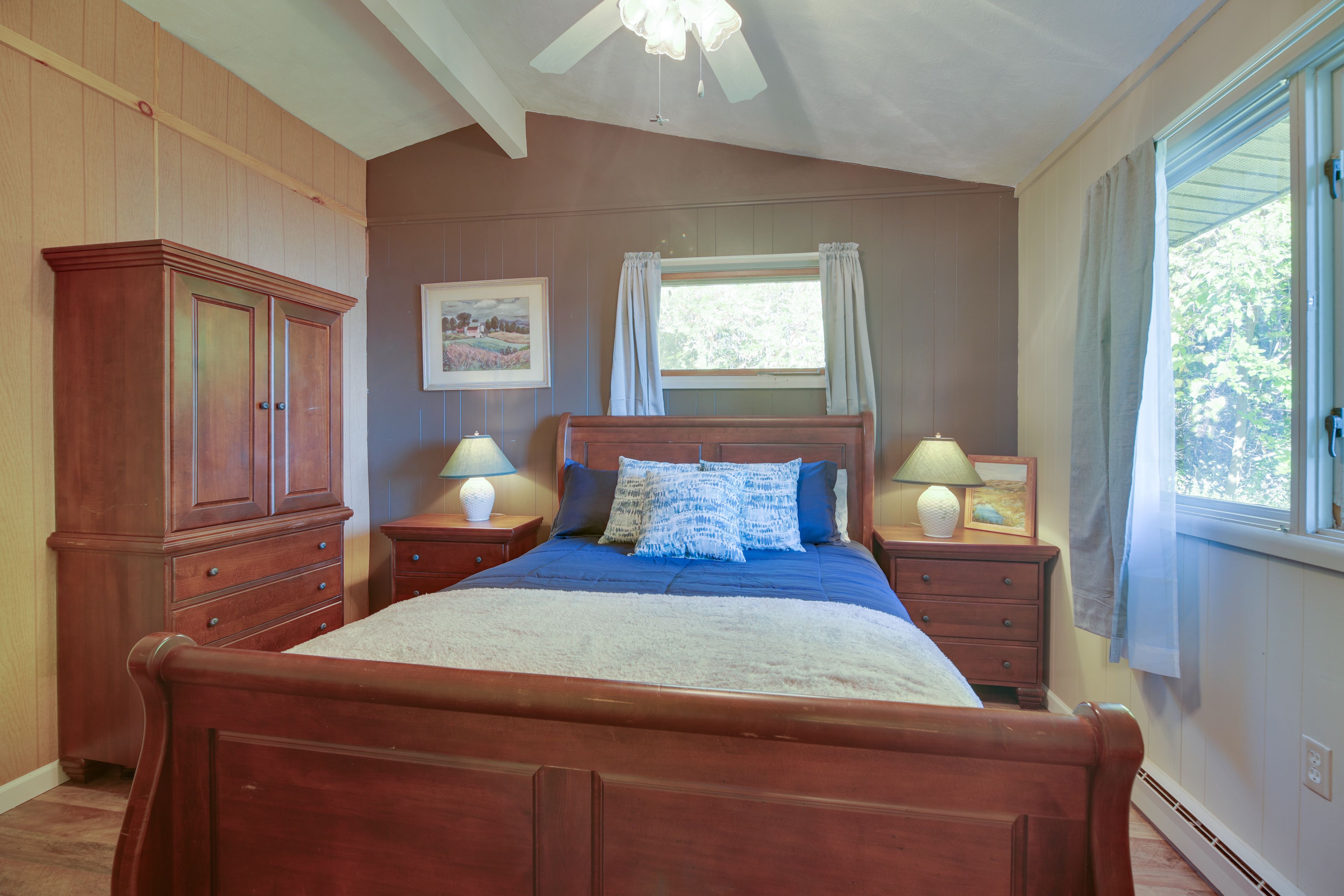 Bedroom 1 | Queen Bed