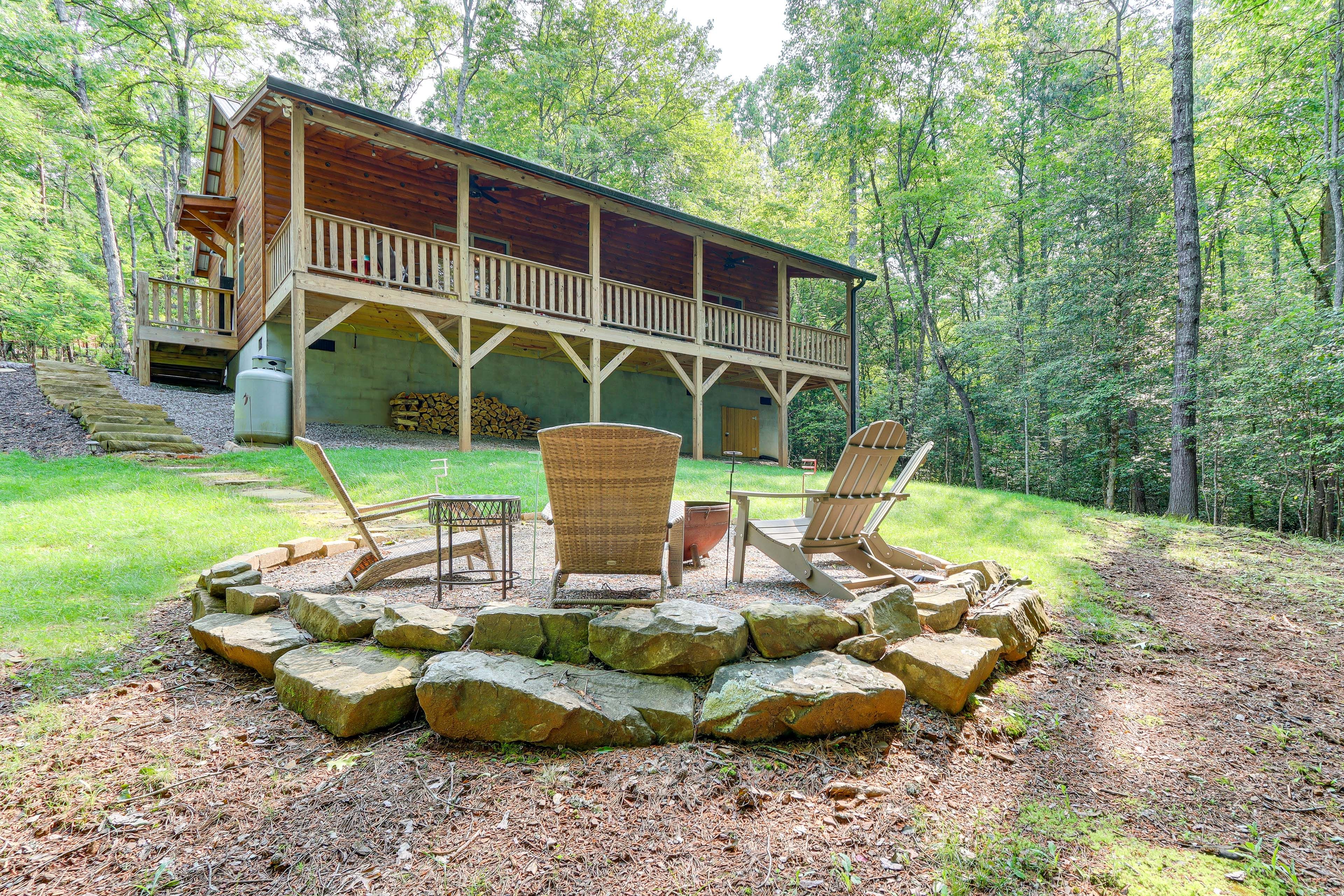 Murphy Vacation Rental | 2BR | 2BA | 1,040 Sq Ft | 4 Steps to Enter