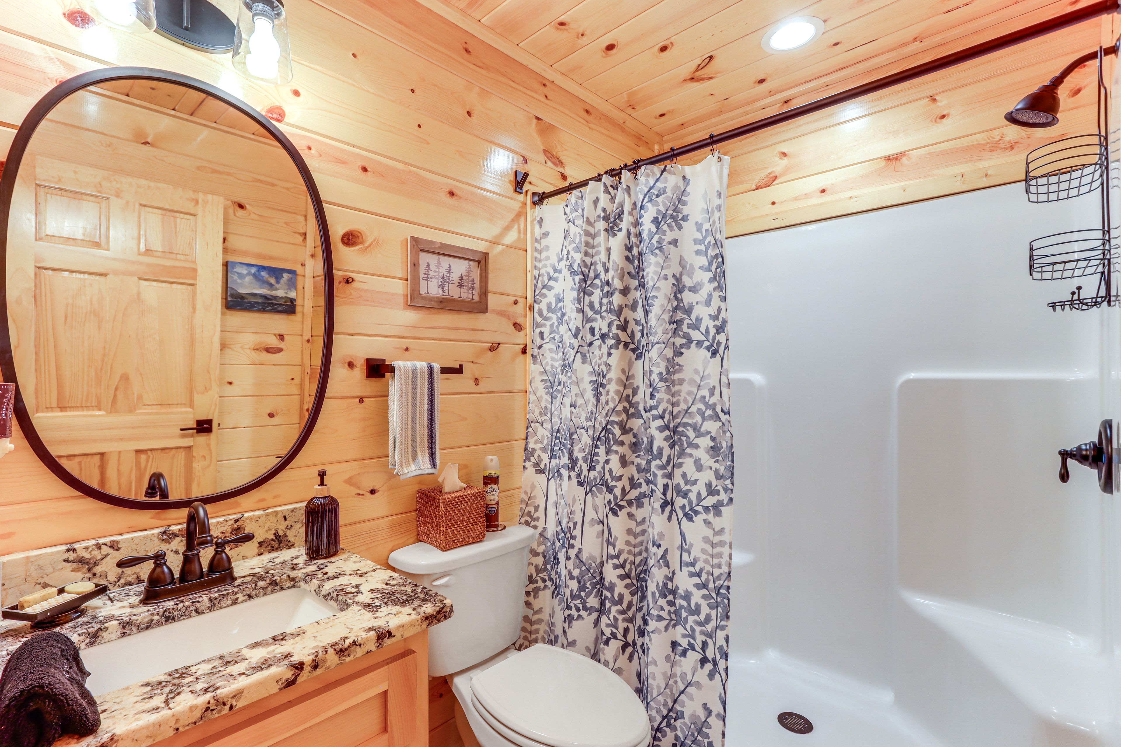 Full Bathroom | Complimentary Toiletries | Hair Dryer