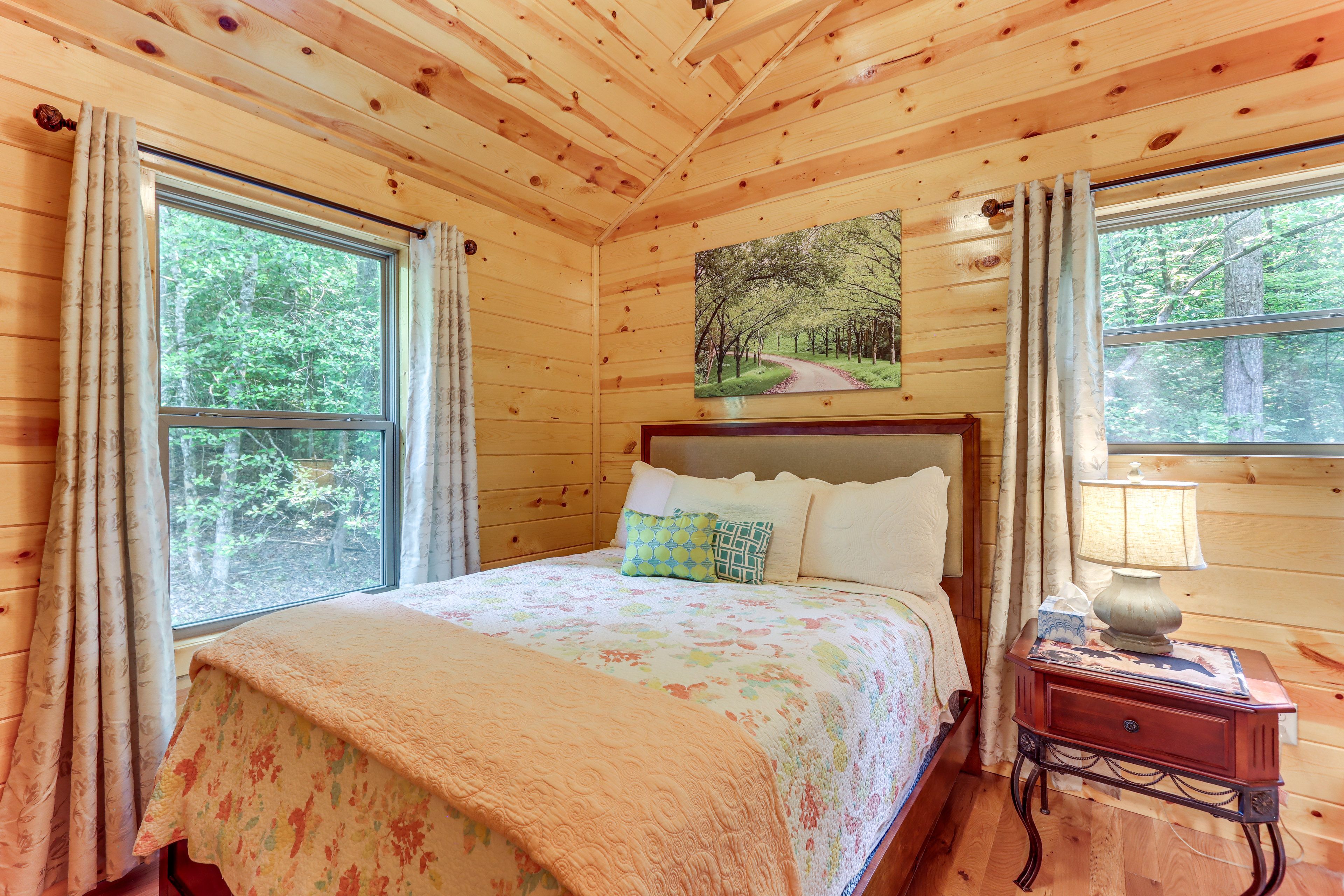 Bedroom 2 | Queen Bed