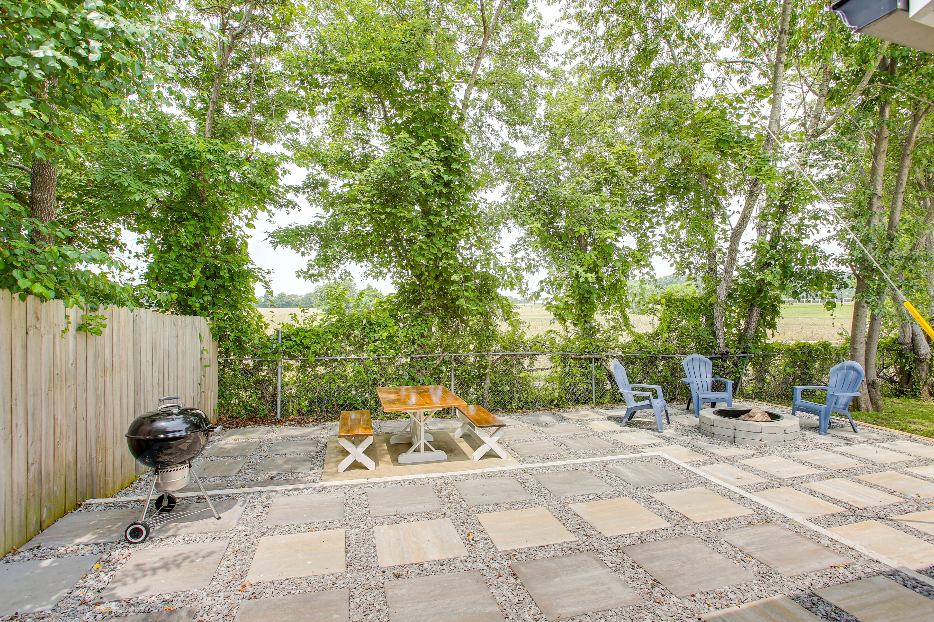 Private Patio | Charcoal Grill | Fire Pit