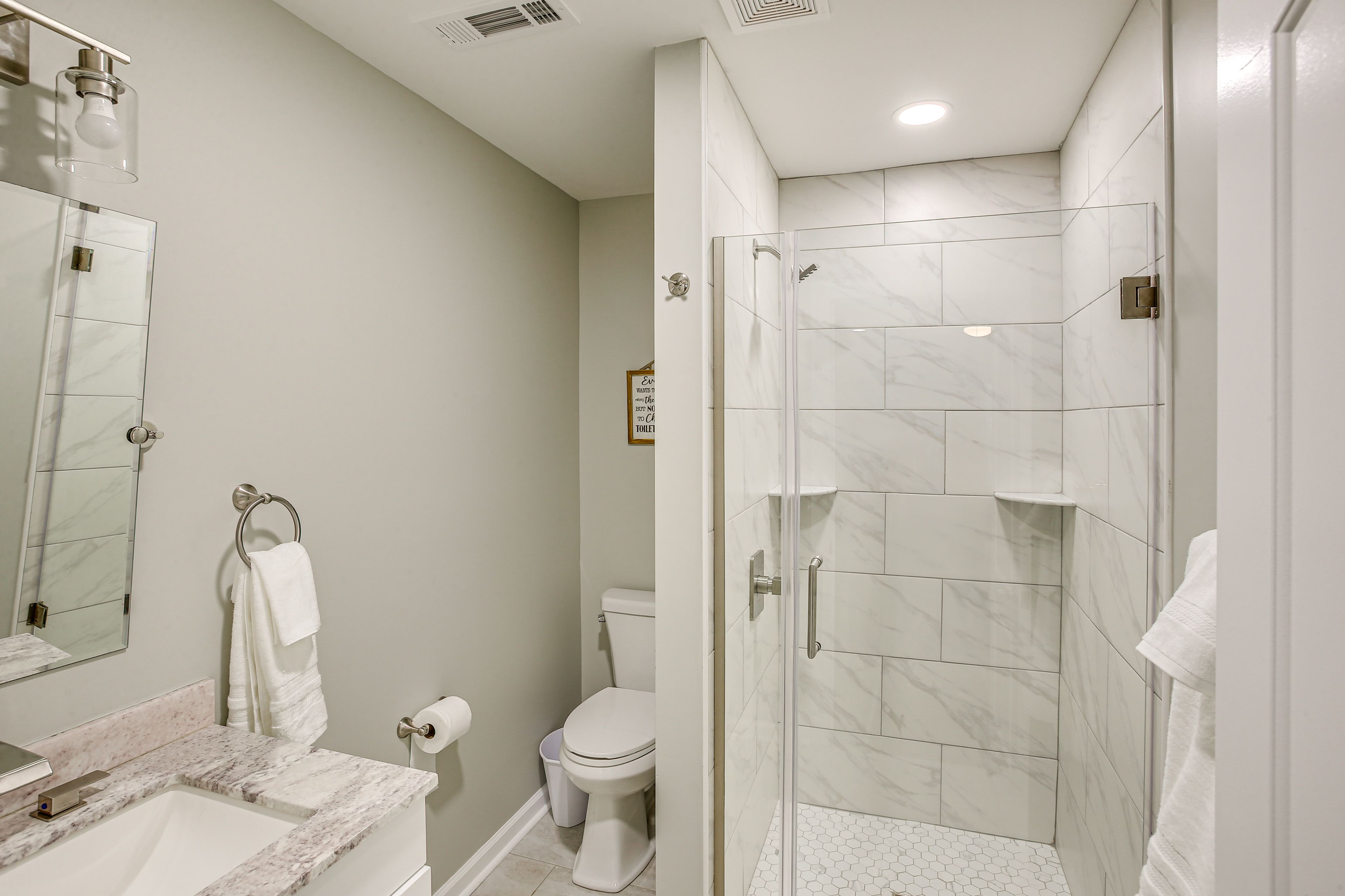 En-Suite Bathroom | Towels & Linens Provided