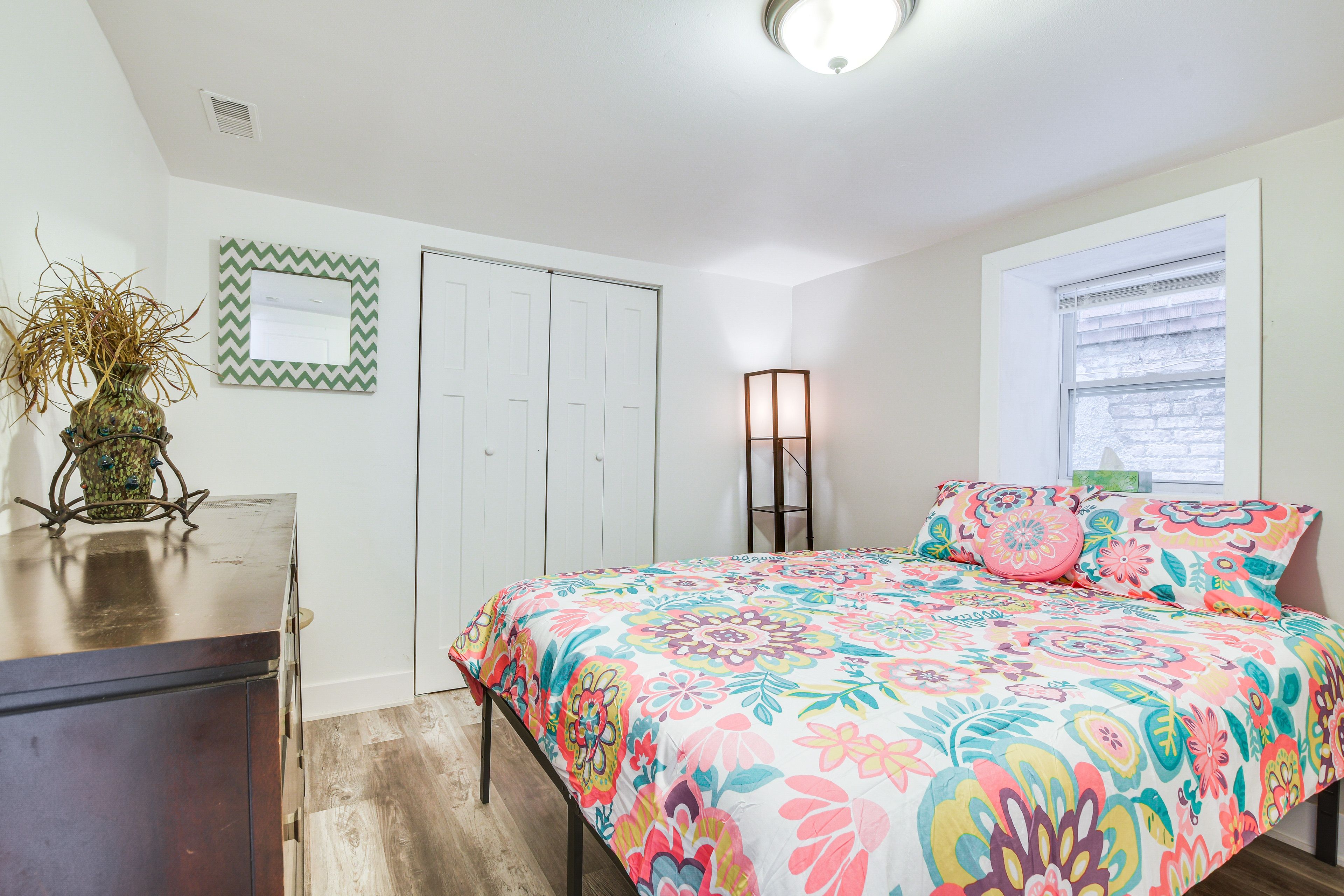 Bedroom 1 | Queen Bed