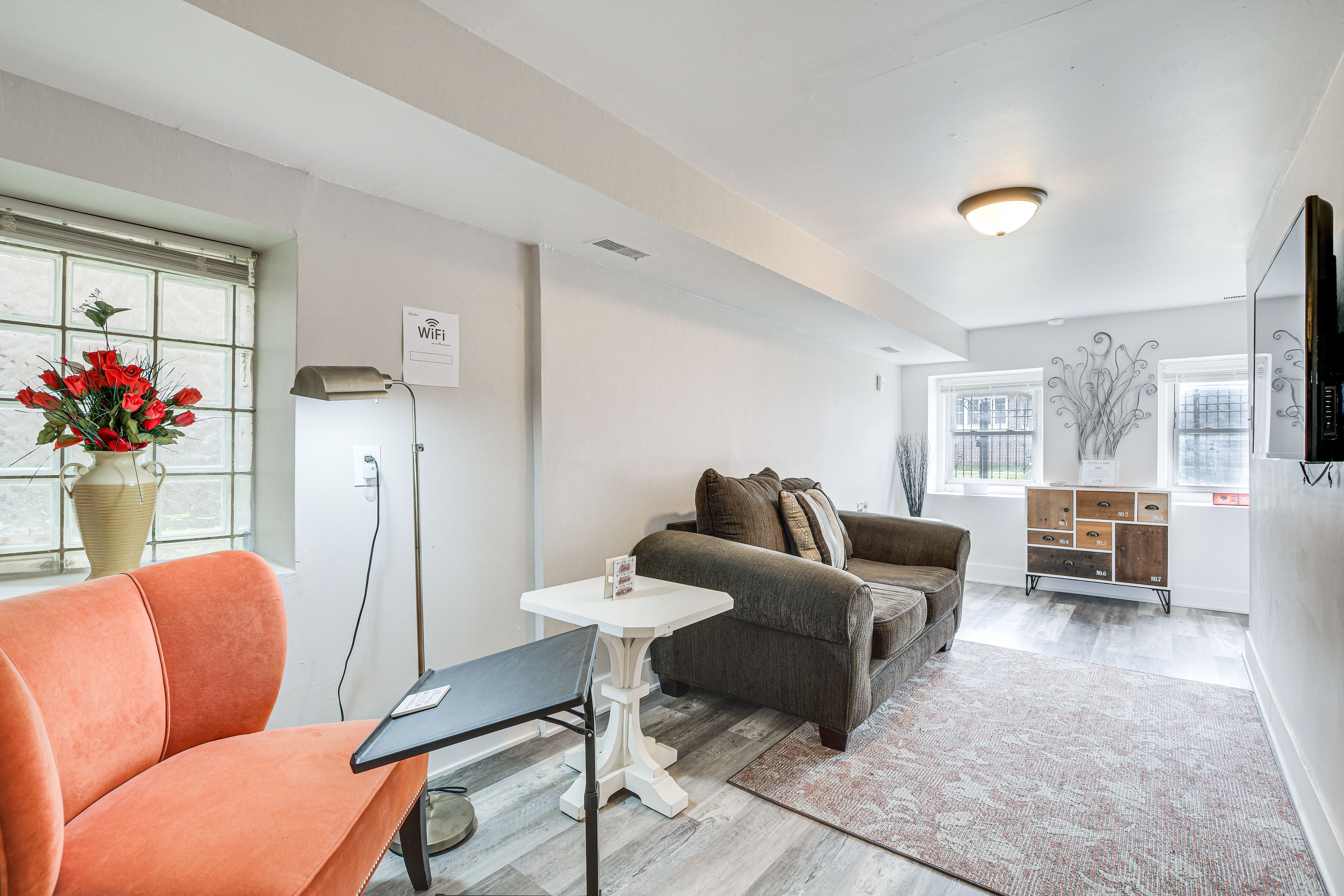 Chicago Vacation Rental | 2BR | 1BA | 800 Sq Ft | 2 Steps Required