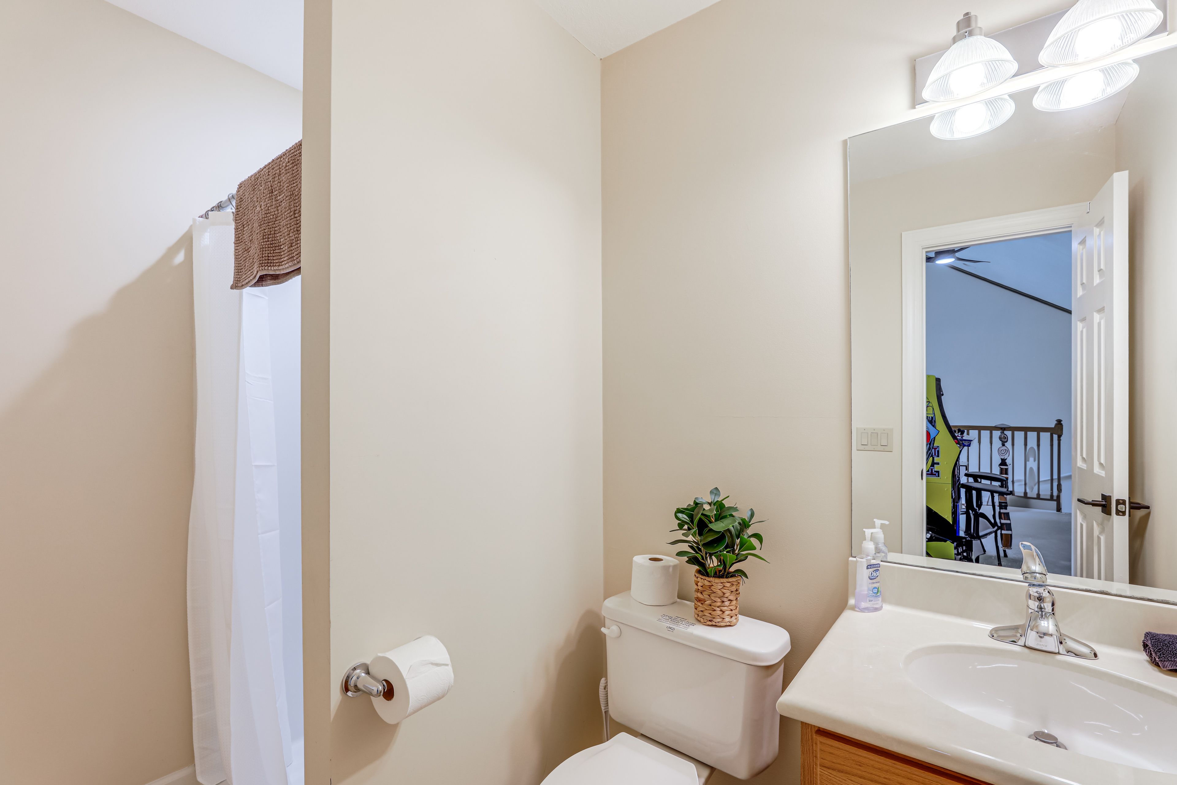 Full Bathroom | 2nd Floor