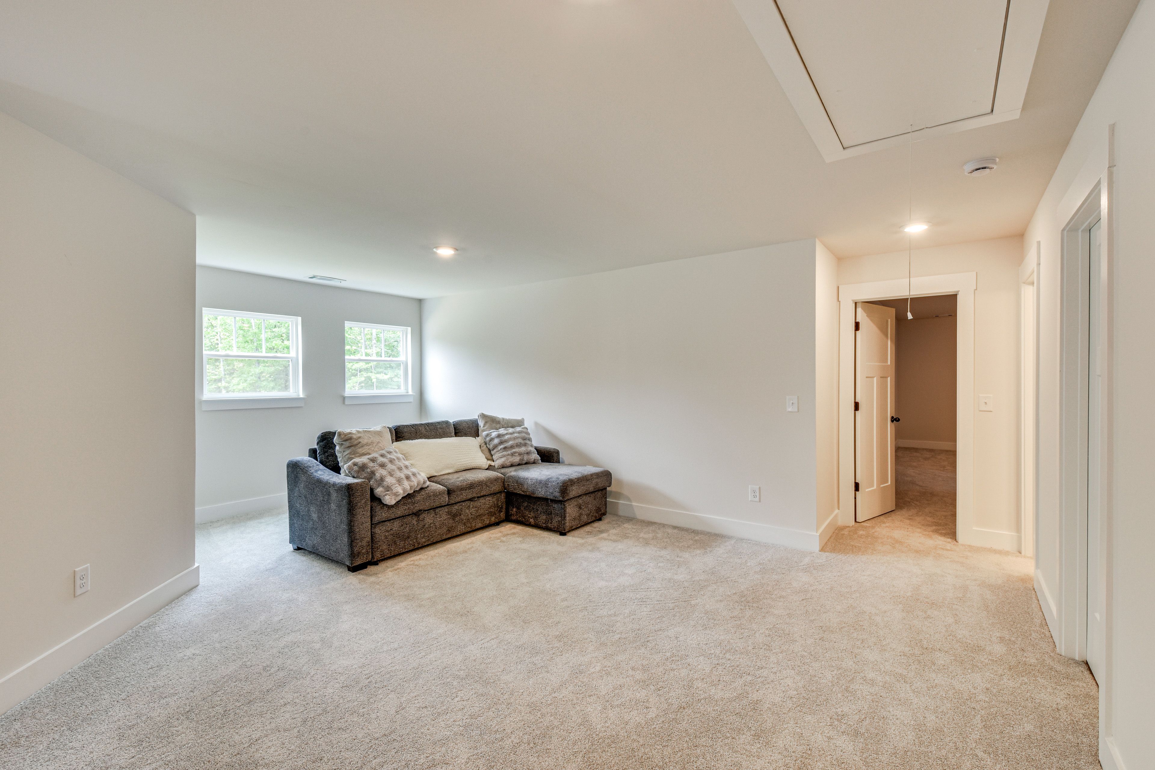 Sitting Area | Queen Sleeper Sofa | 2nd Floor