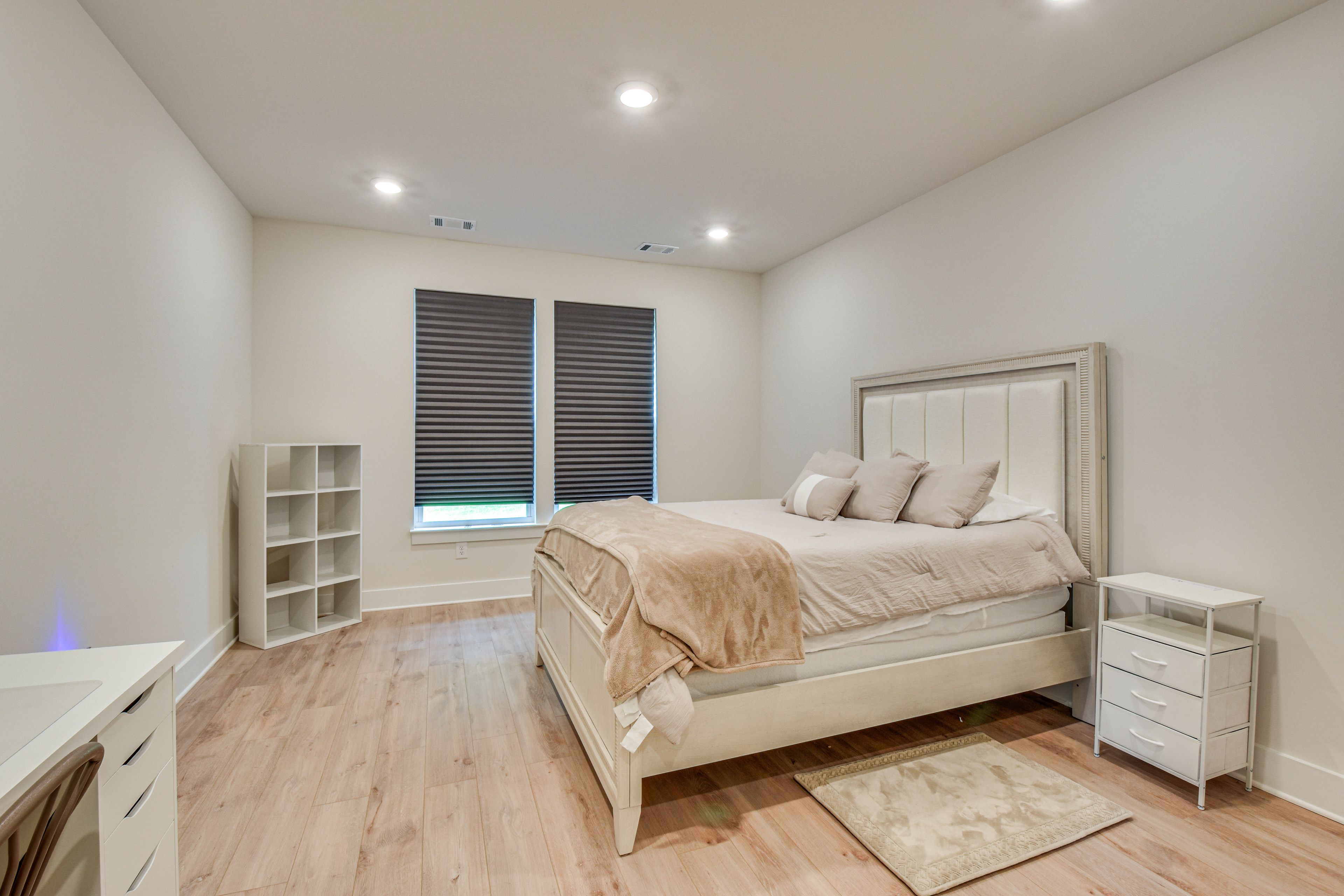 Bedroom Suite 1 | Queen Bed | Workstation | 1st Floor