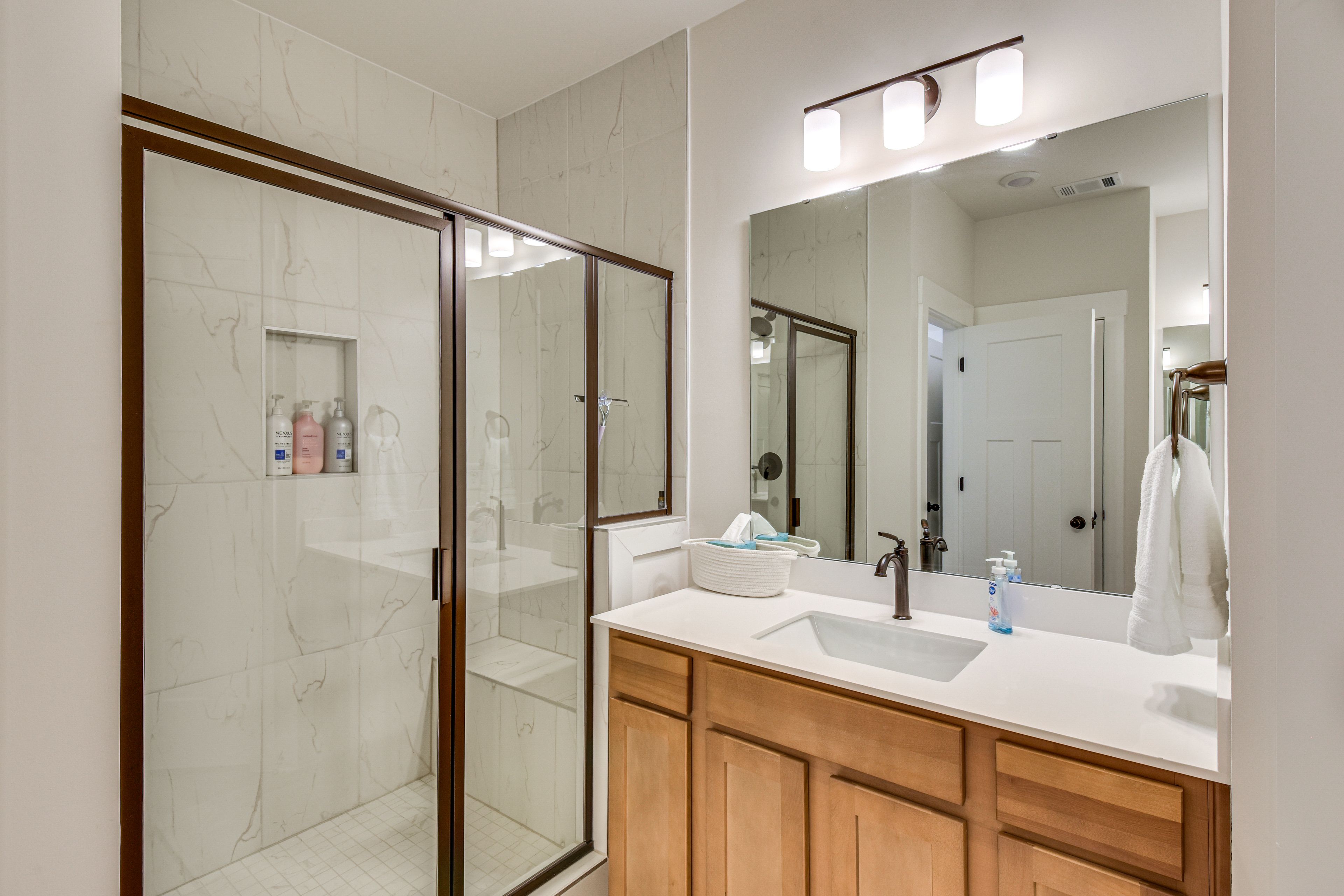 En-Suite Bathroom | Towels Provided | 1st Floor