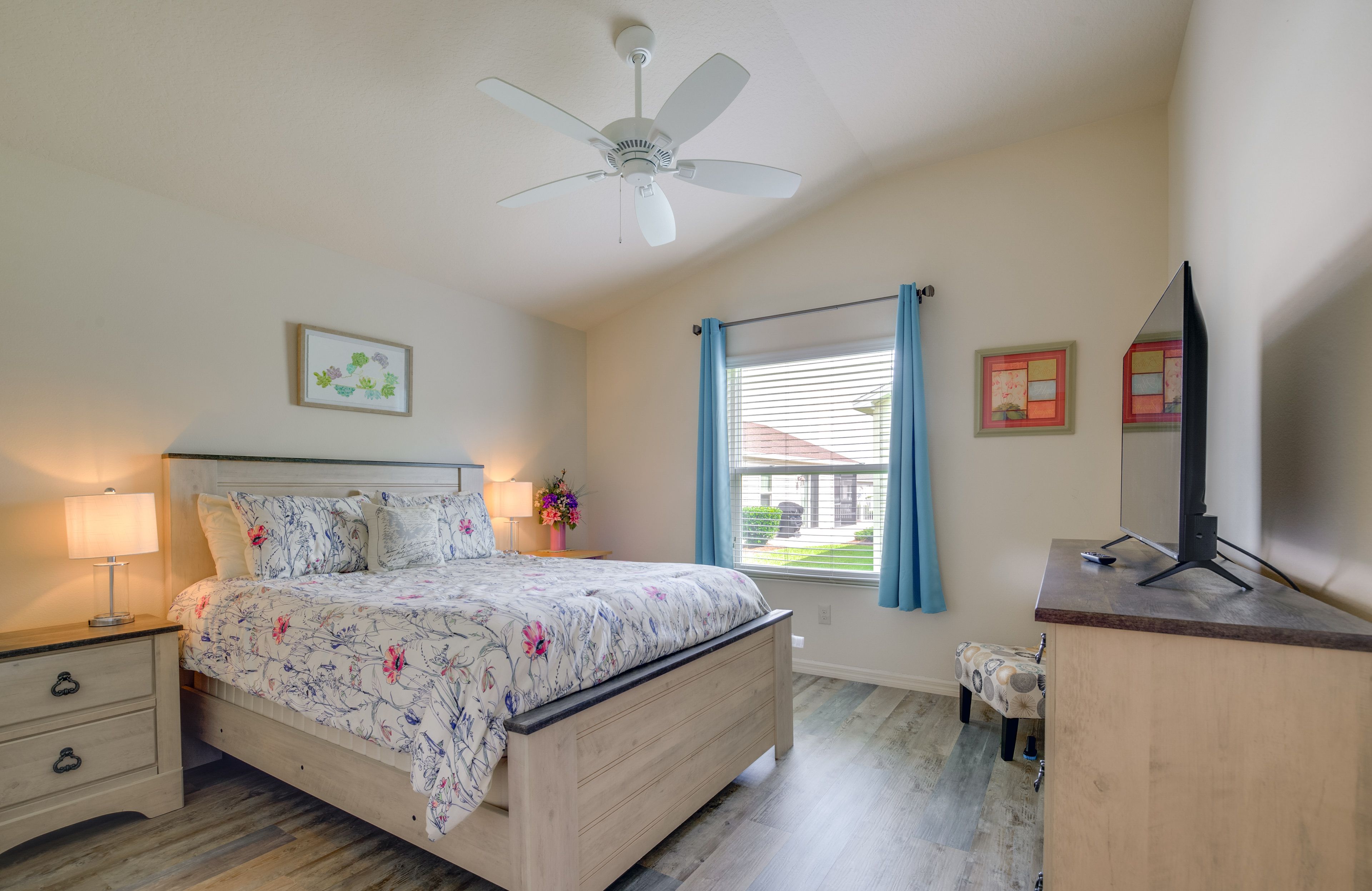 Bedroom 2 | Queen Bed