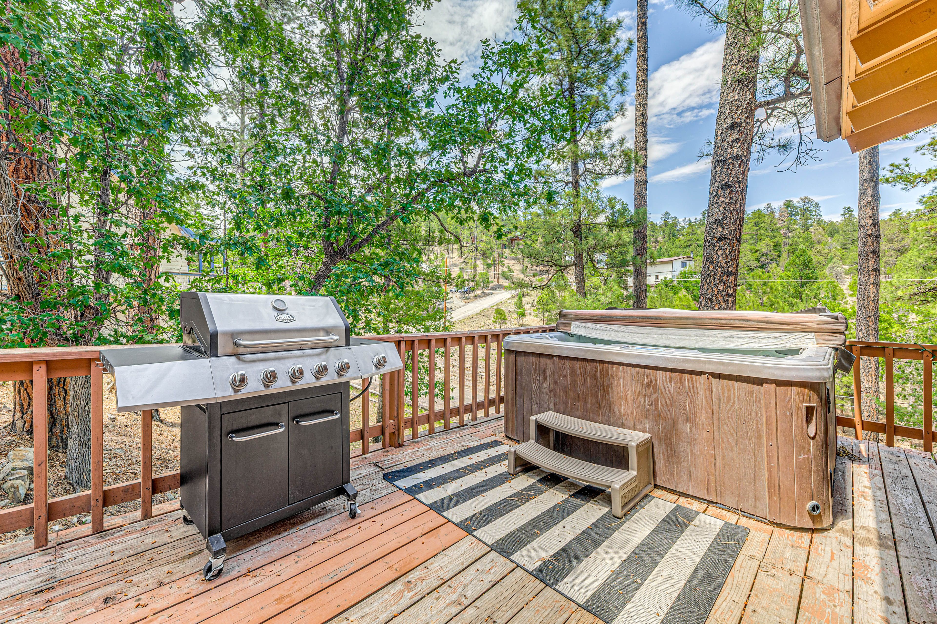 Deck | Gas Grill | Private Hot Tub | Single-Story Home w/ Basement