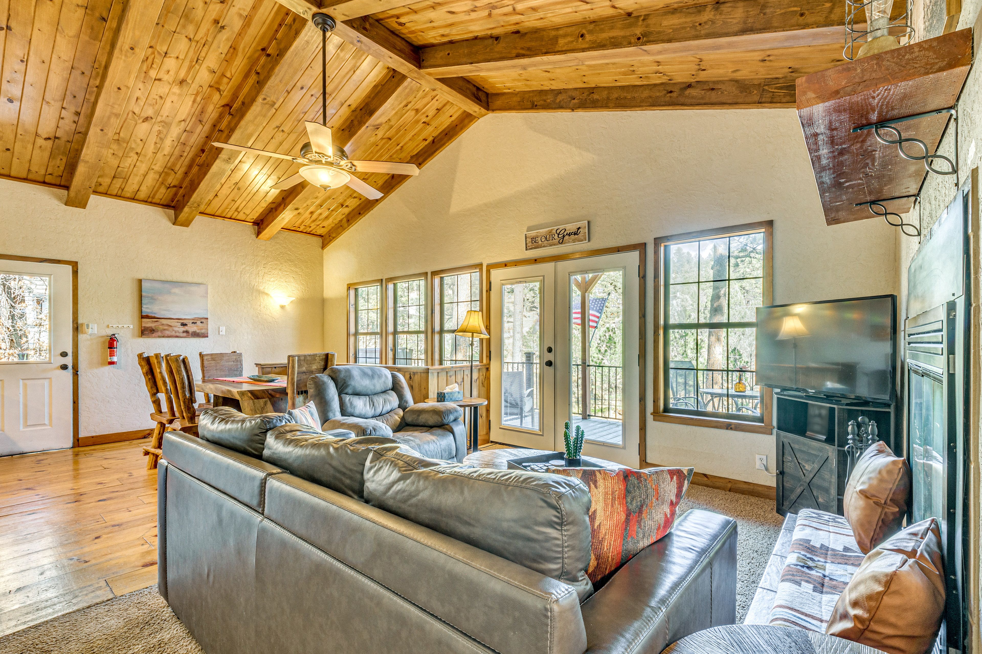 Living Room | Free WiFi | Smart TV