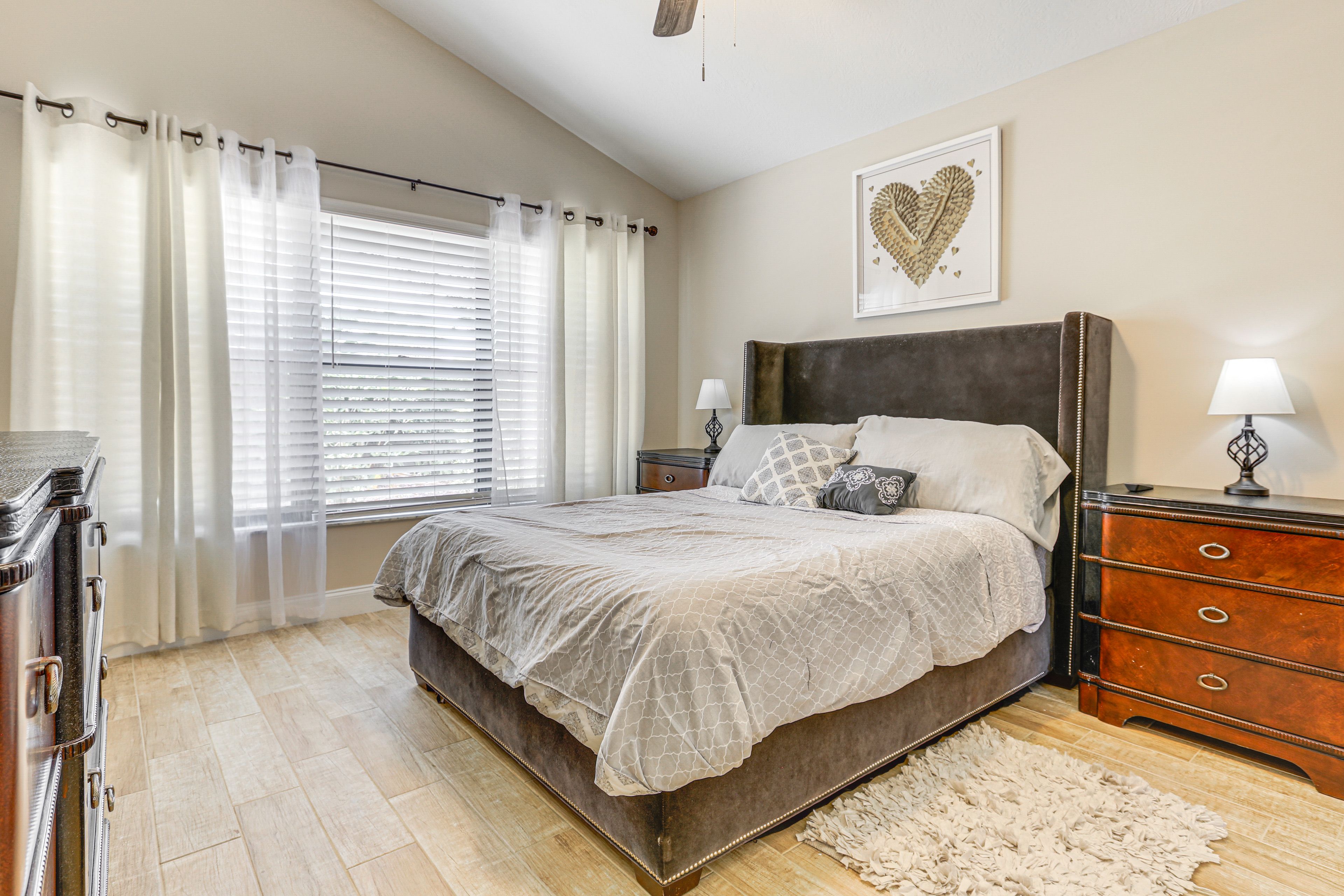 Bedroom 1 | Queen Bed | En-Suite Bathroom