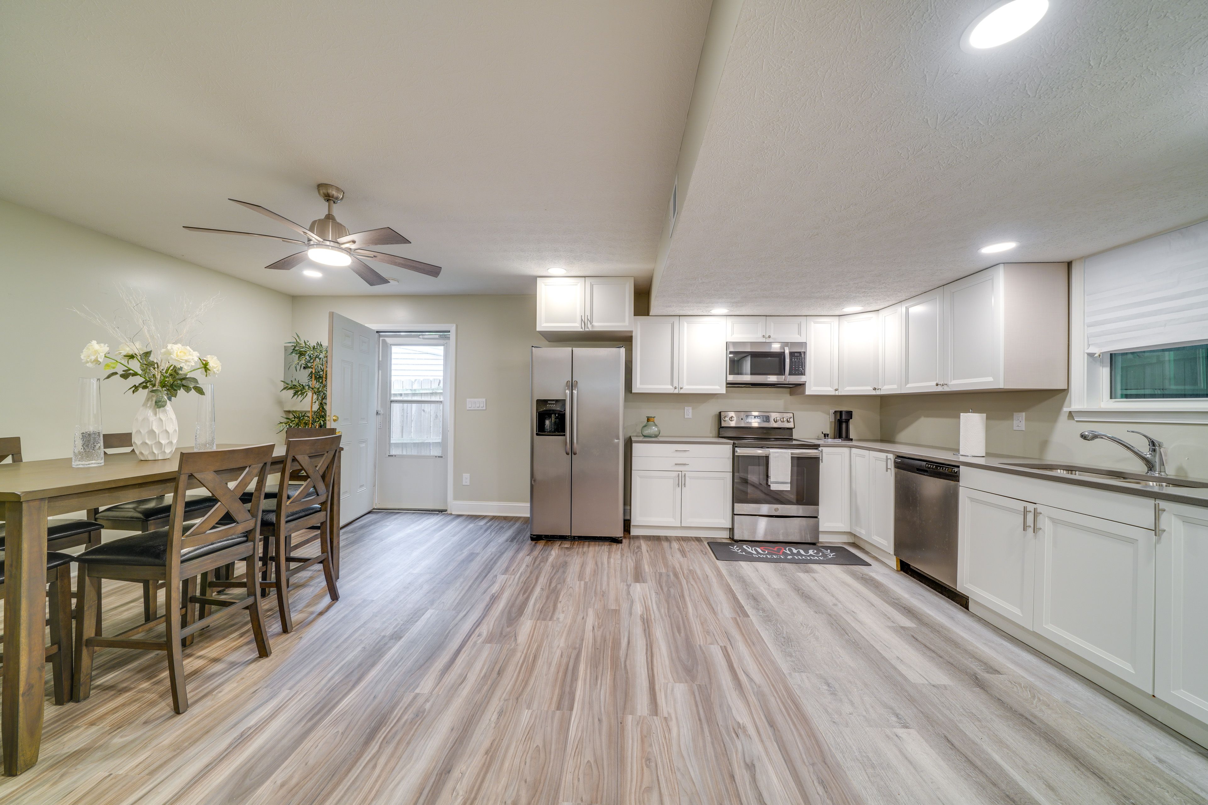 Kitchen | Trash Bags/Paper Towels | 1st Floor