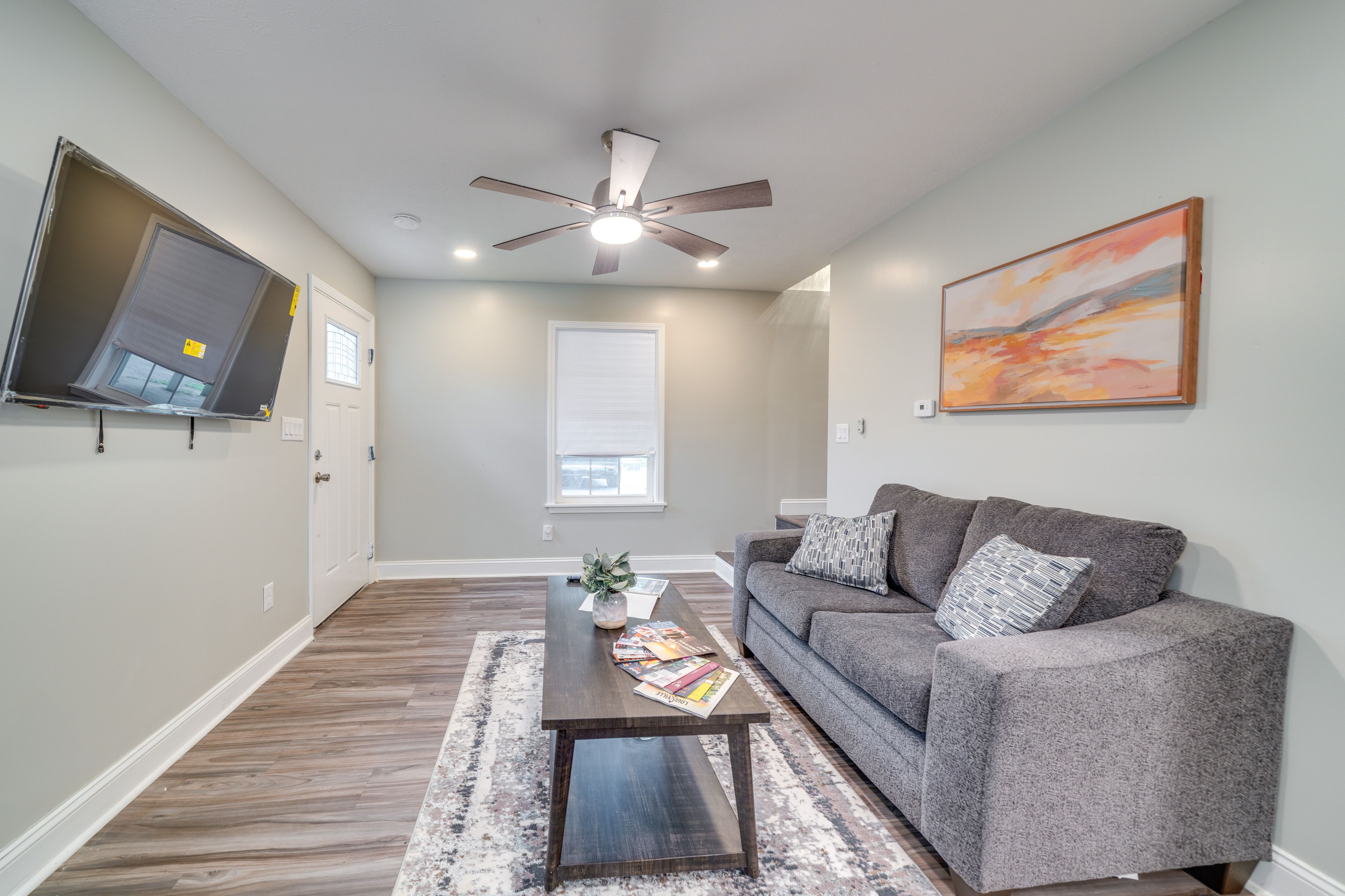Living Room | Free WiFi | Central Heating & A/C | Smart TV | 1st Floor