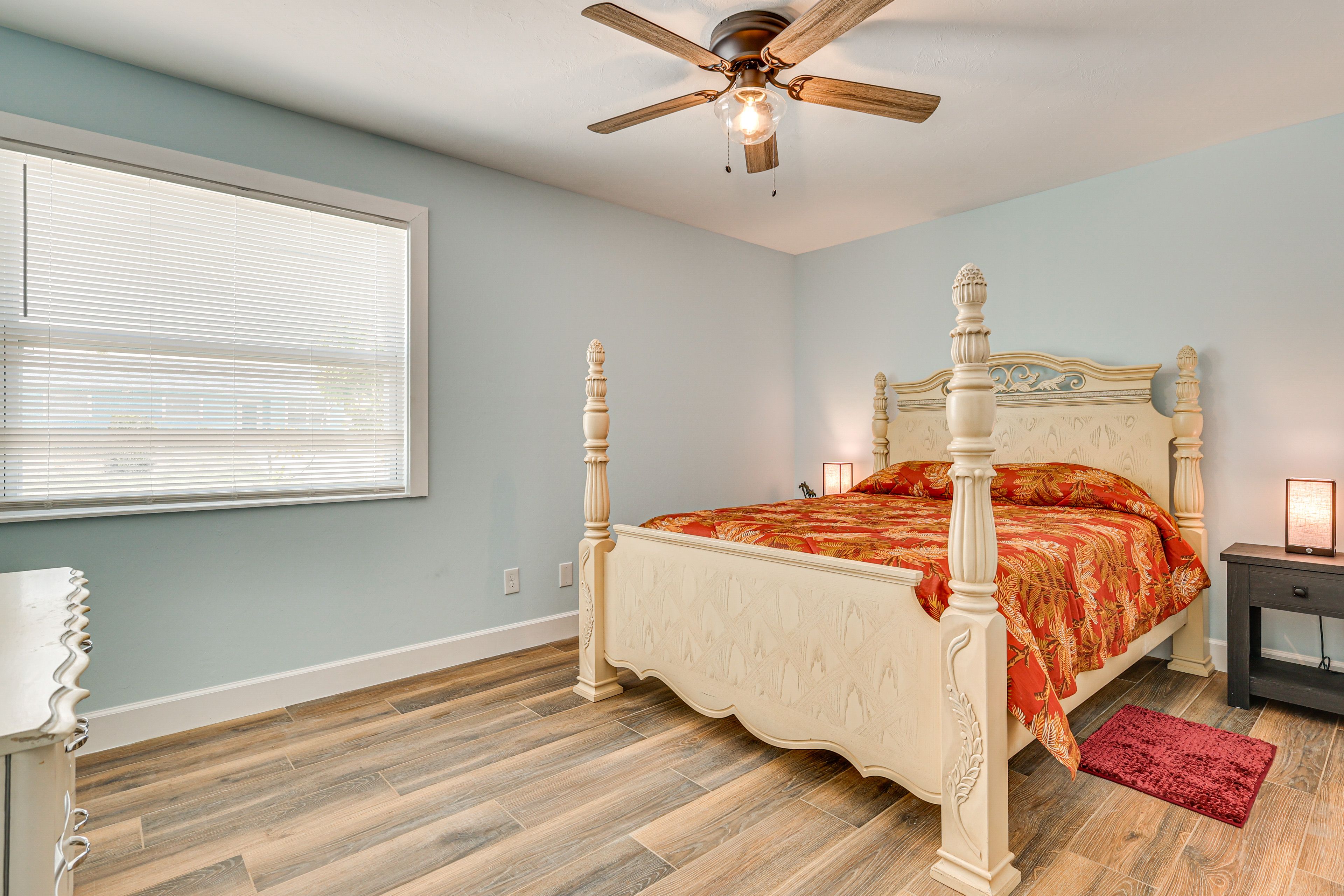 Bedroom 1 | Queen Bed | Linens Provided
