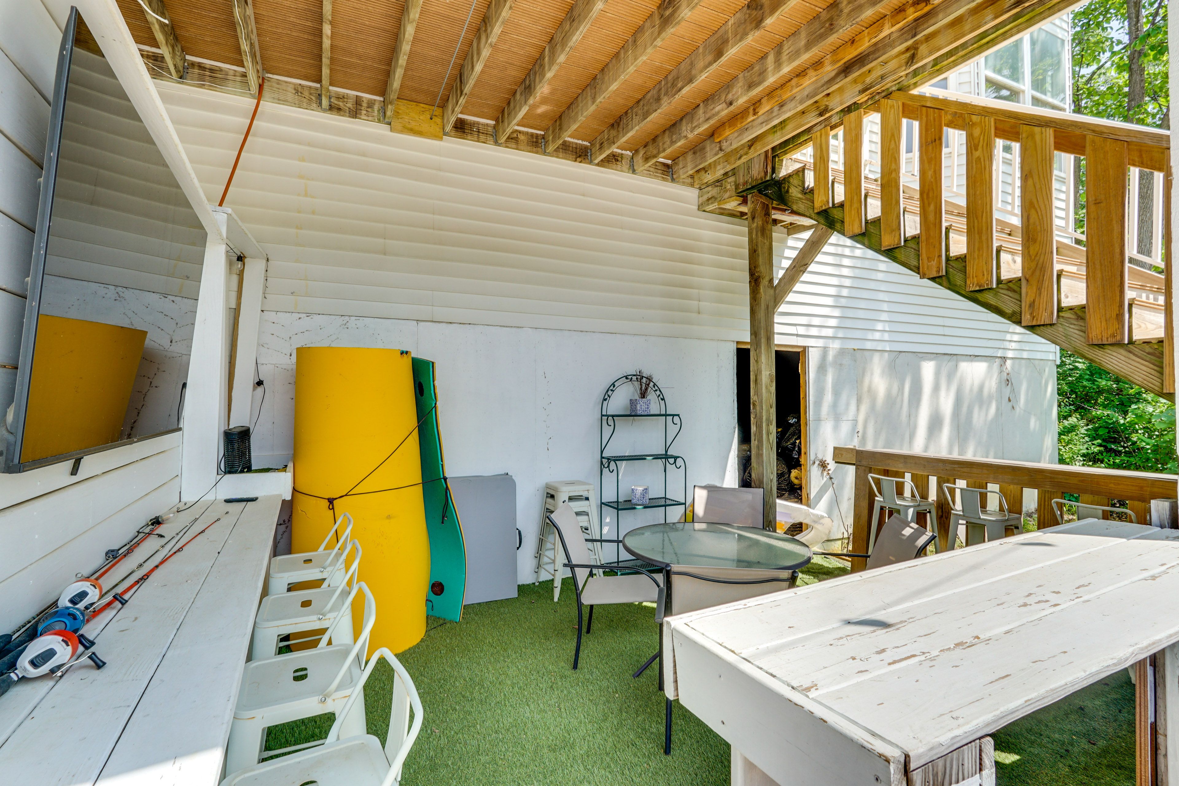 Additional Outdoor Dining Area | Smart TV