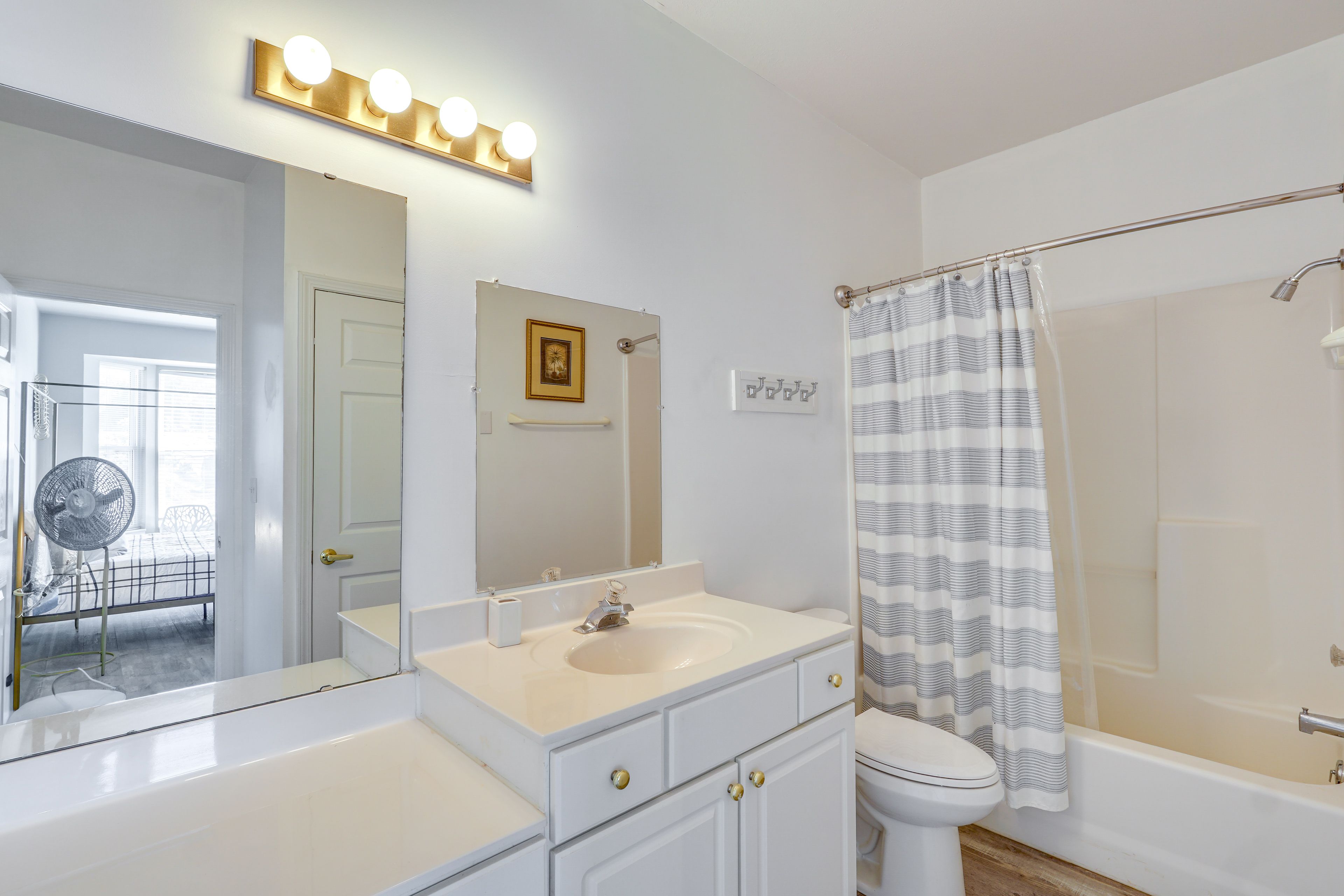 En-Suite Bathroom | Upper Level