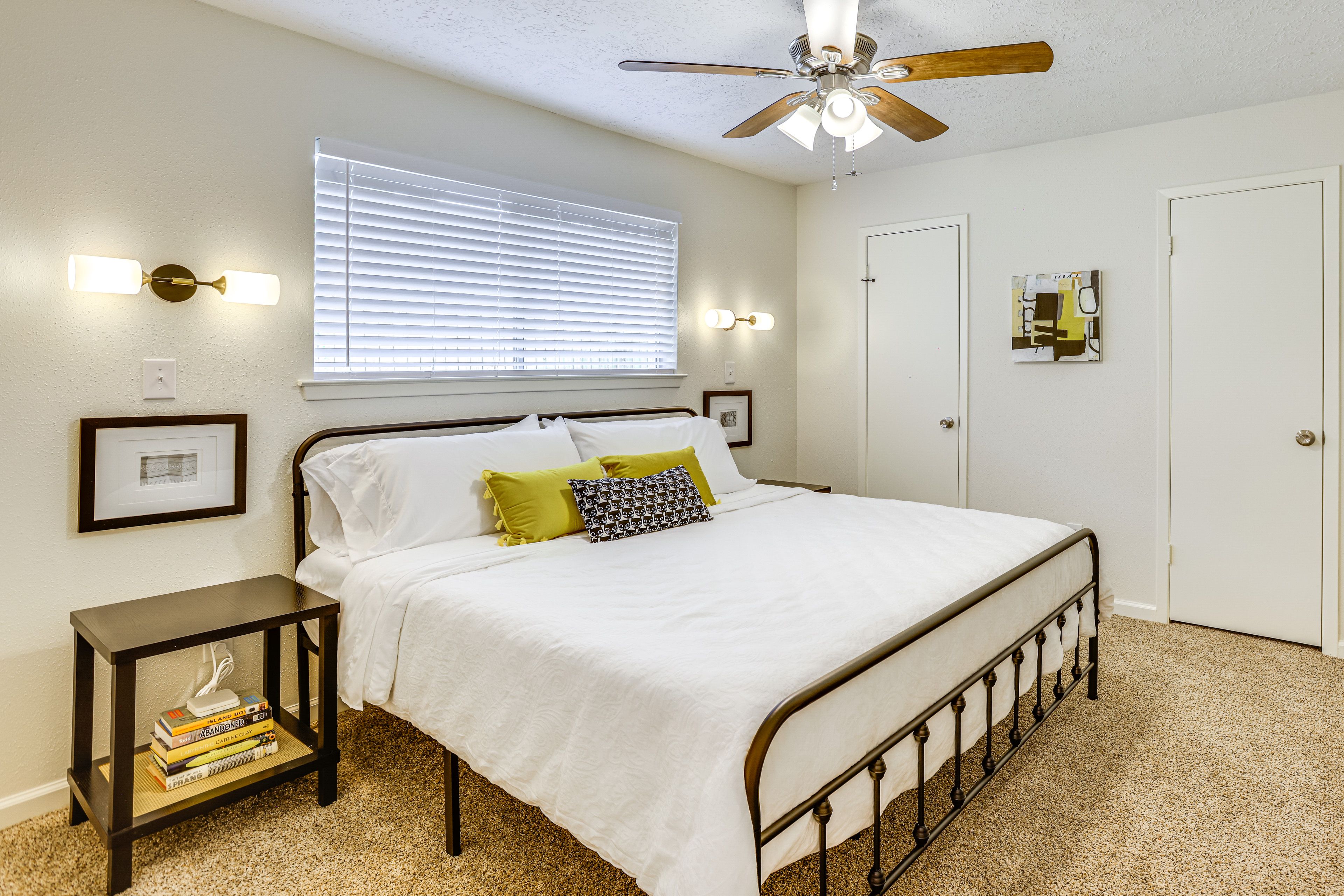 Bedroom 2 | King Bed | Smart TV