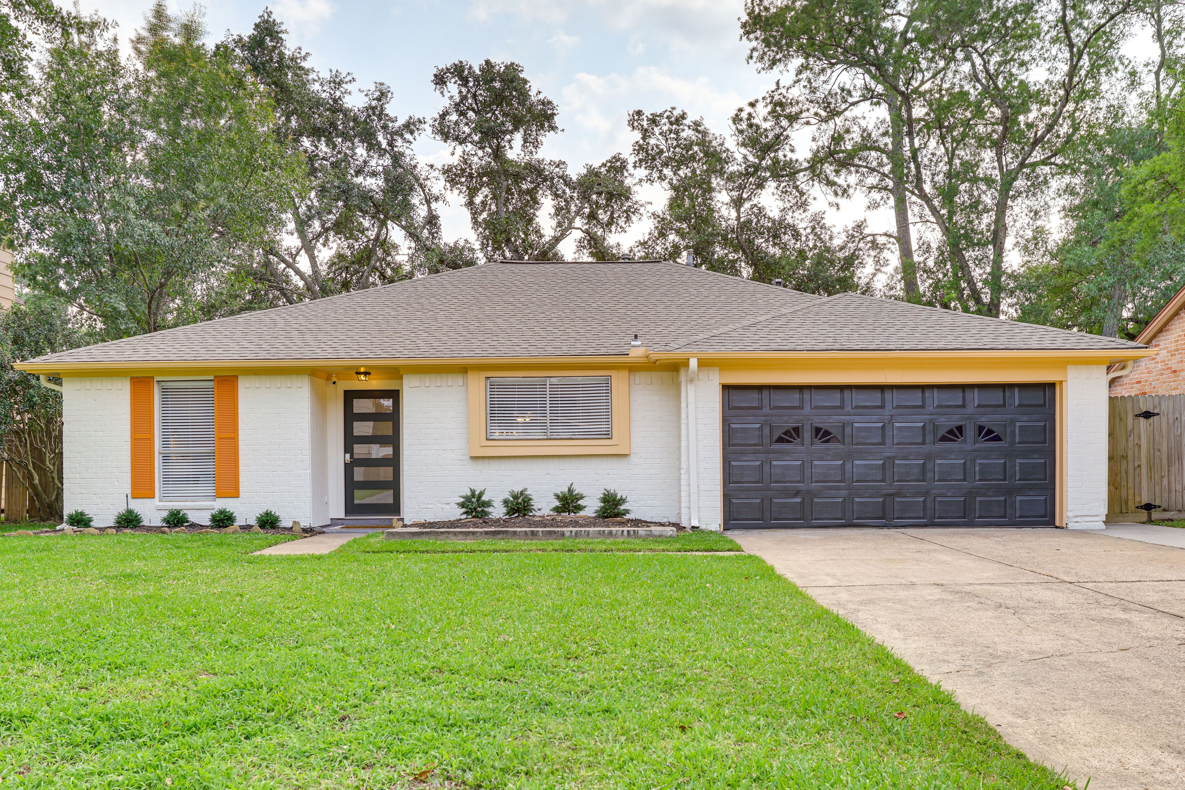 Parking | Driveway (2 Vehicles) | Garage Not Available