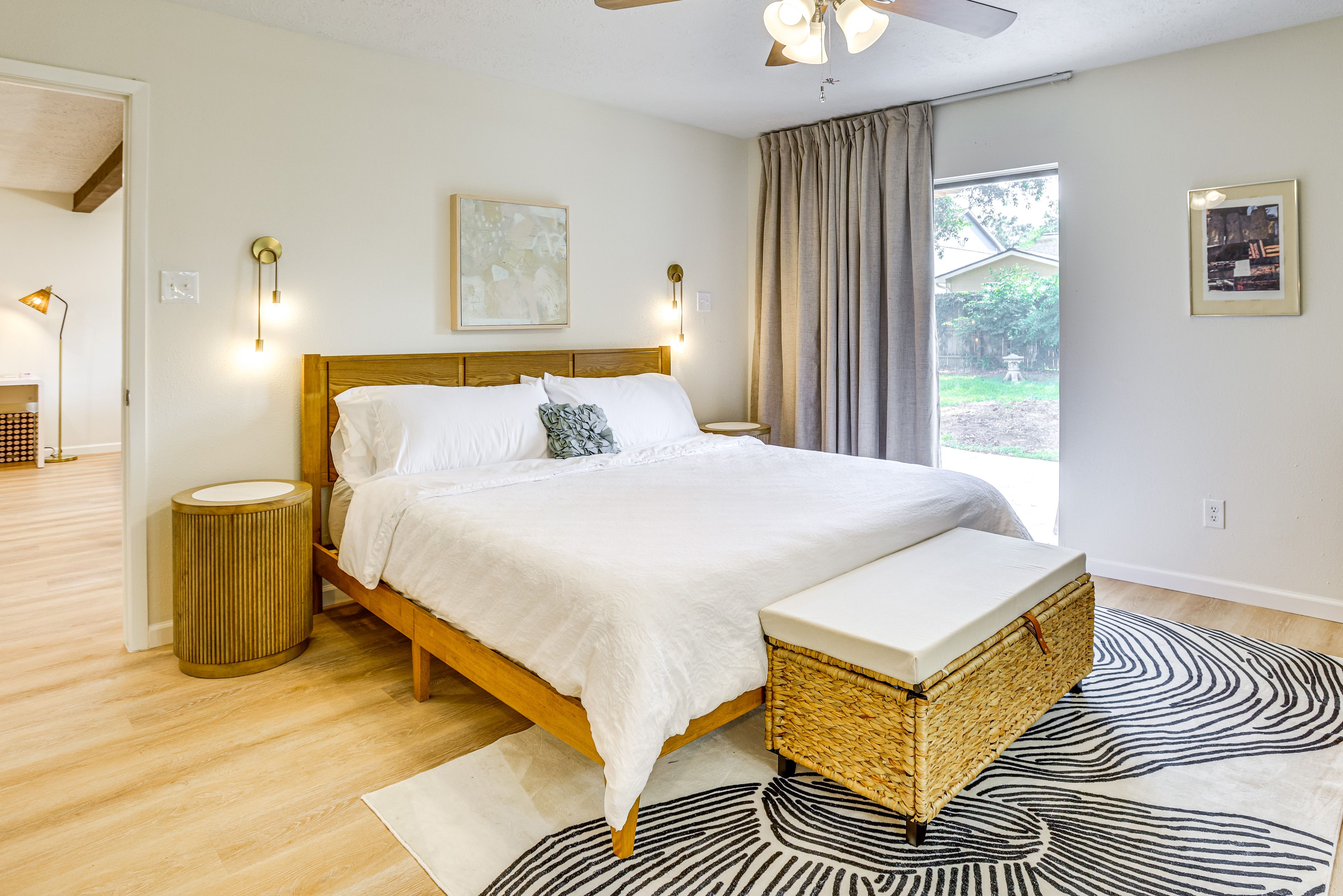 Bedroom 1 | King Bed | Smart TV | En-Suite Bathroom