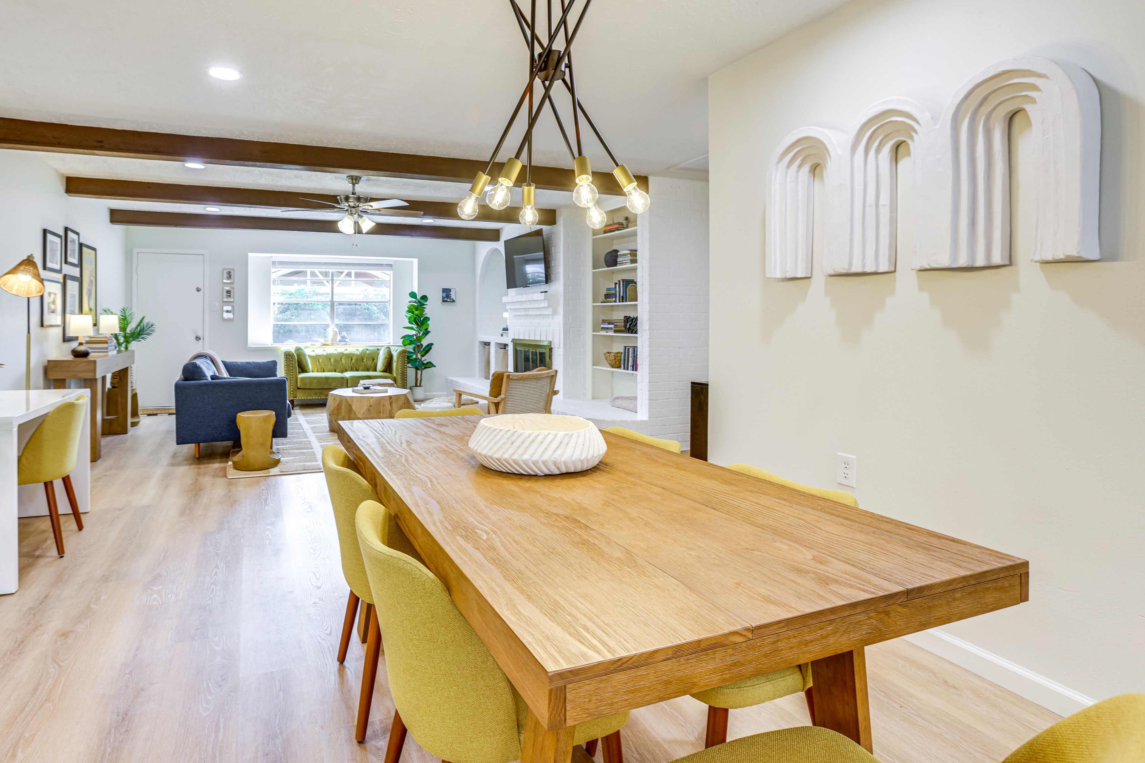 Dining Area | Dishware & Flatware Provided
