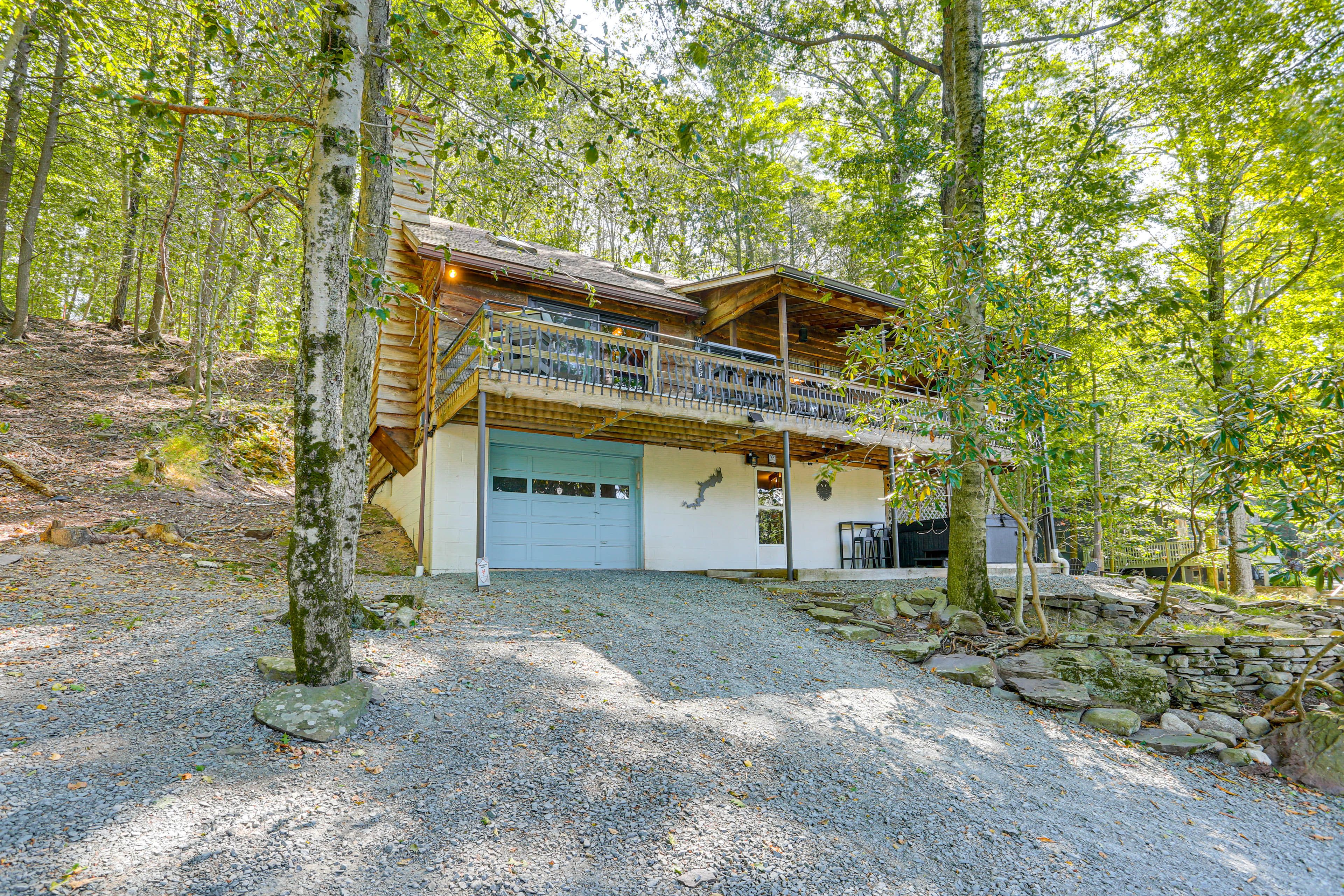 Parking | Driveways (Up to 5 Vehicles) | Trailer/Boat Parking Allowed