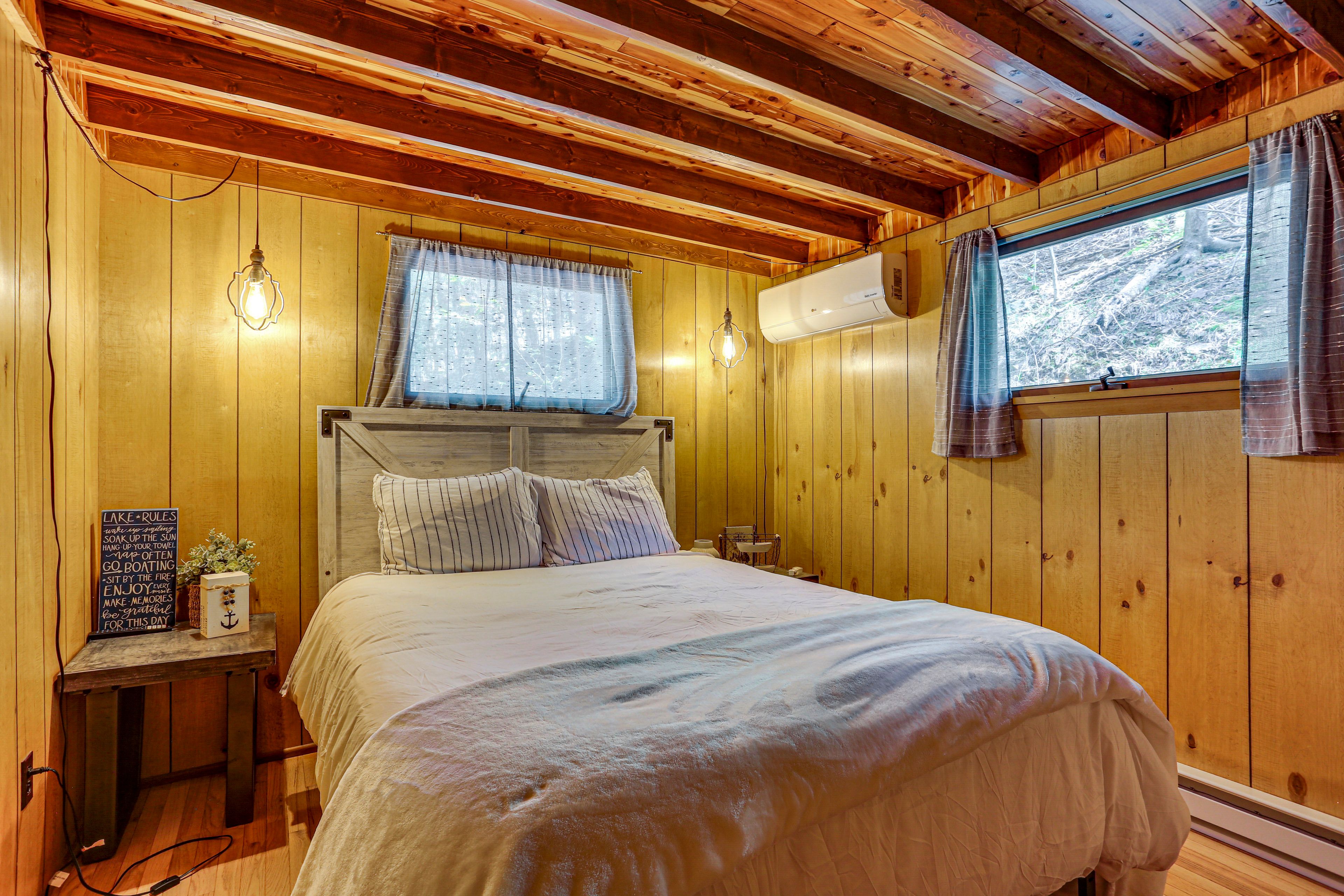 Bedroom 3 | Queen Bed | Smart TV | 2nd Floor