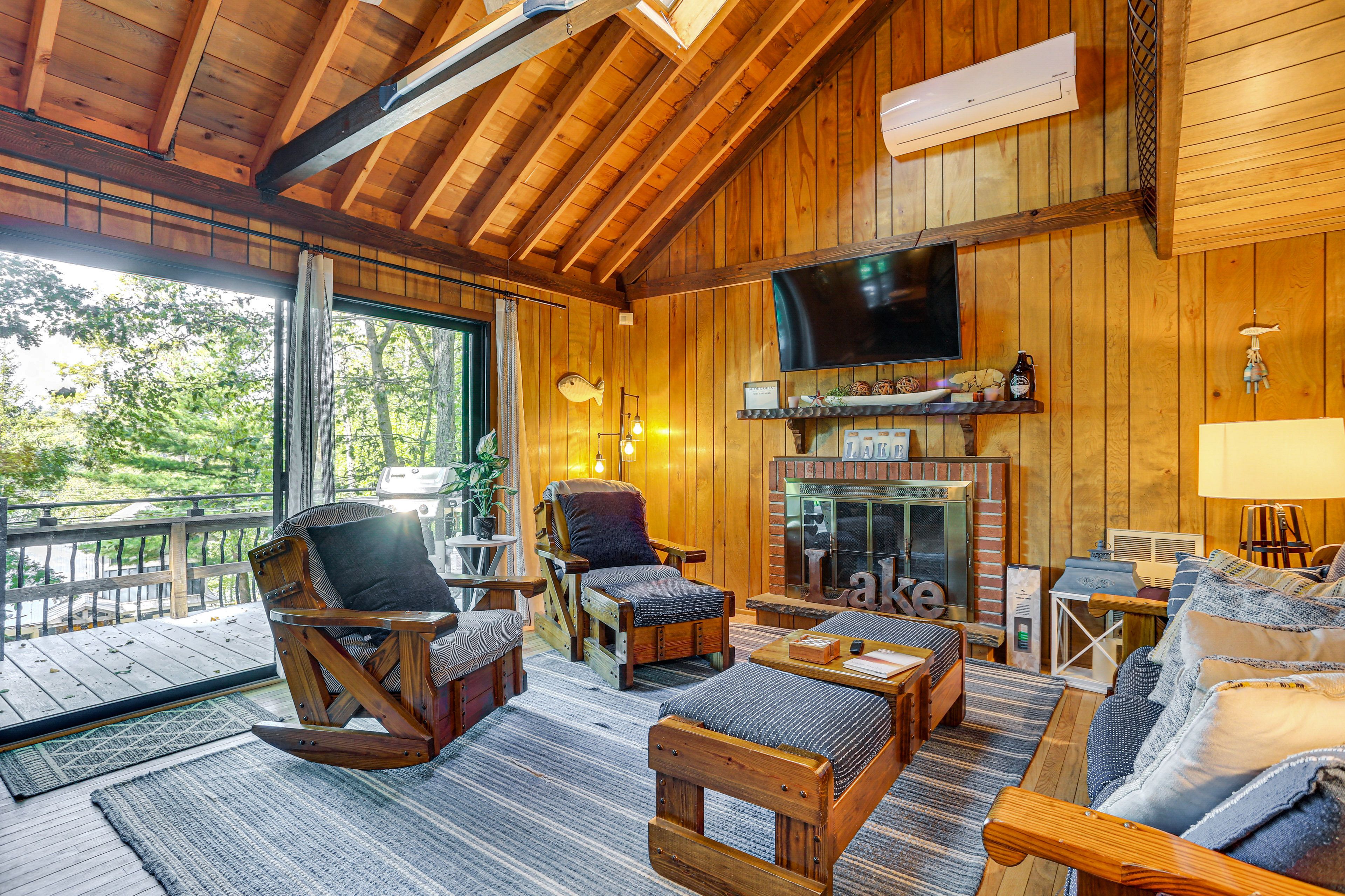 Living Room | Free WiFi | Wall Heating & Mini-Split A/C Units | 2nd Floor