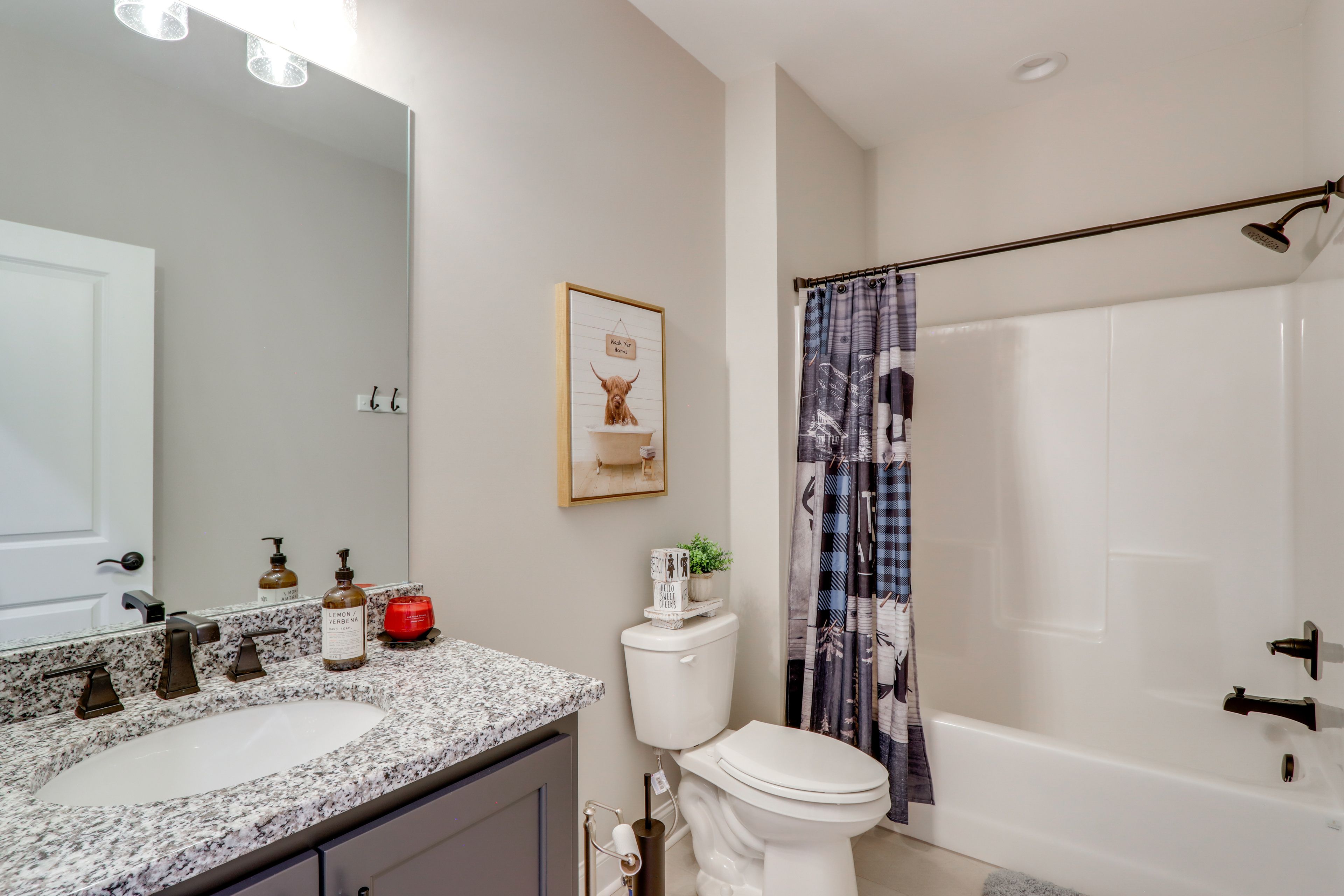 Full Bathroom | Main Floor