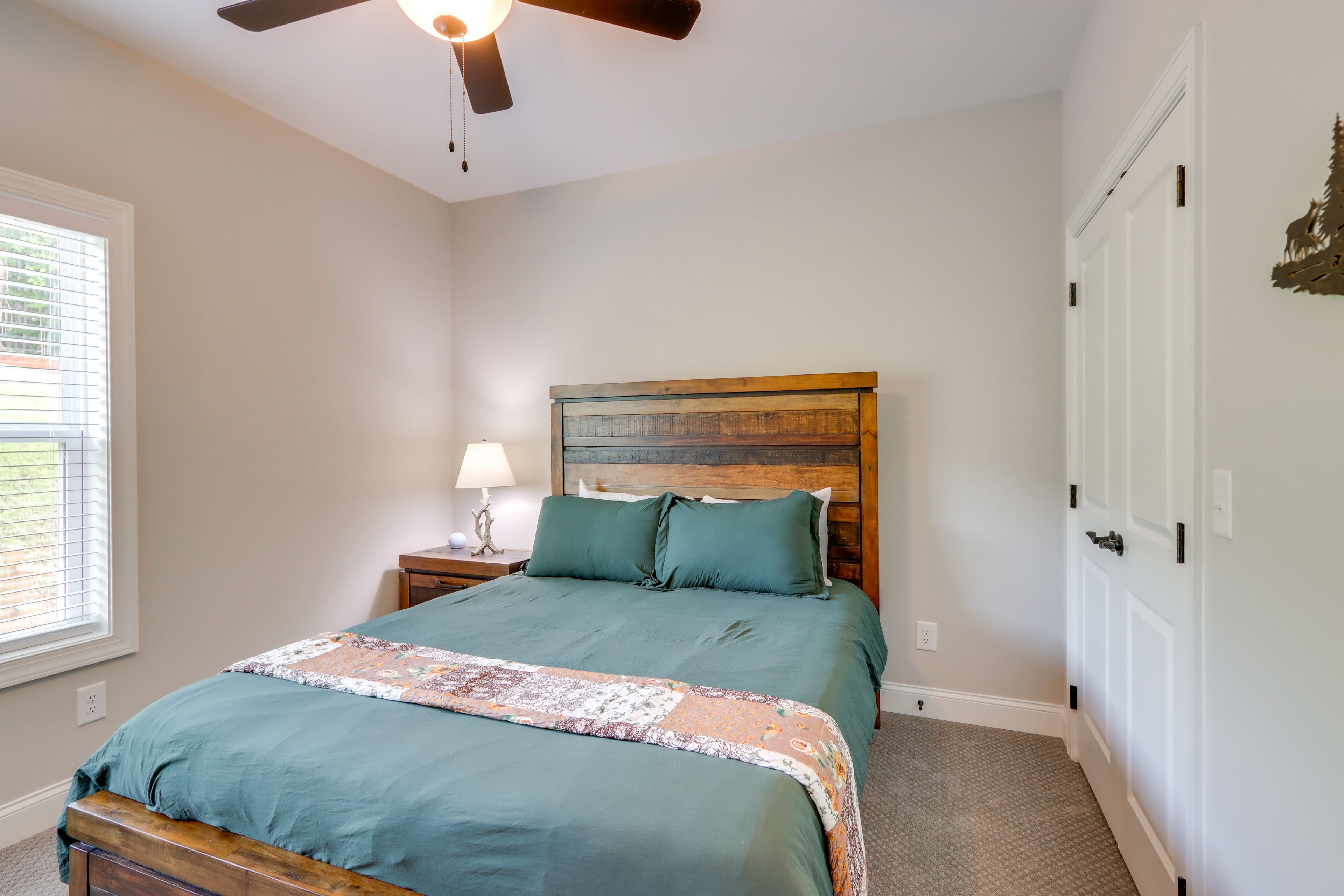 Bedroom 2 | Queen Bed | Main Floor