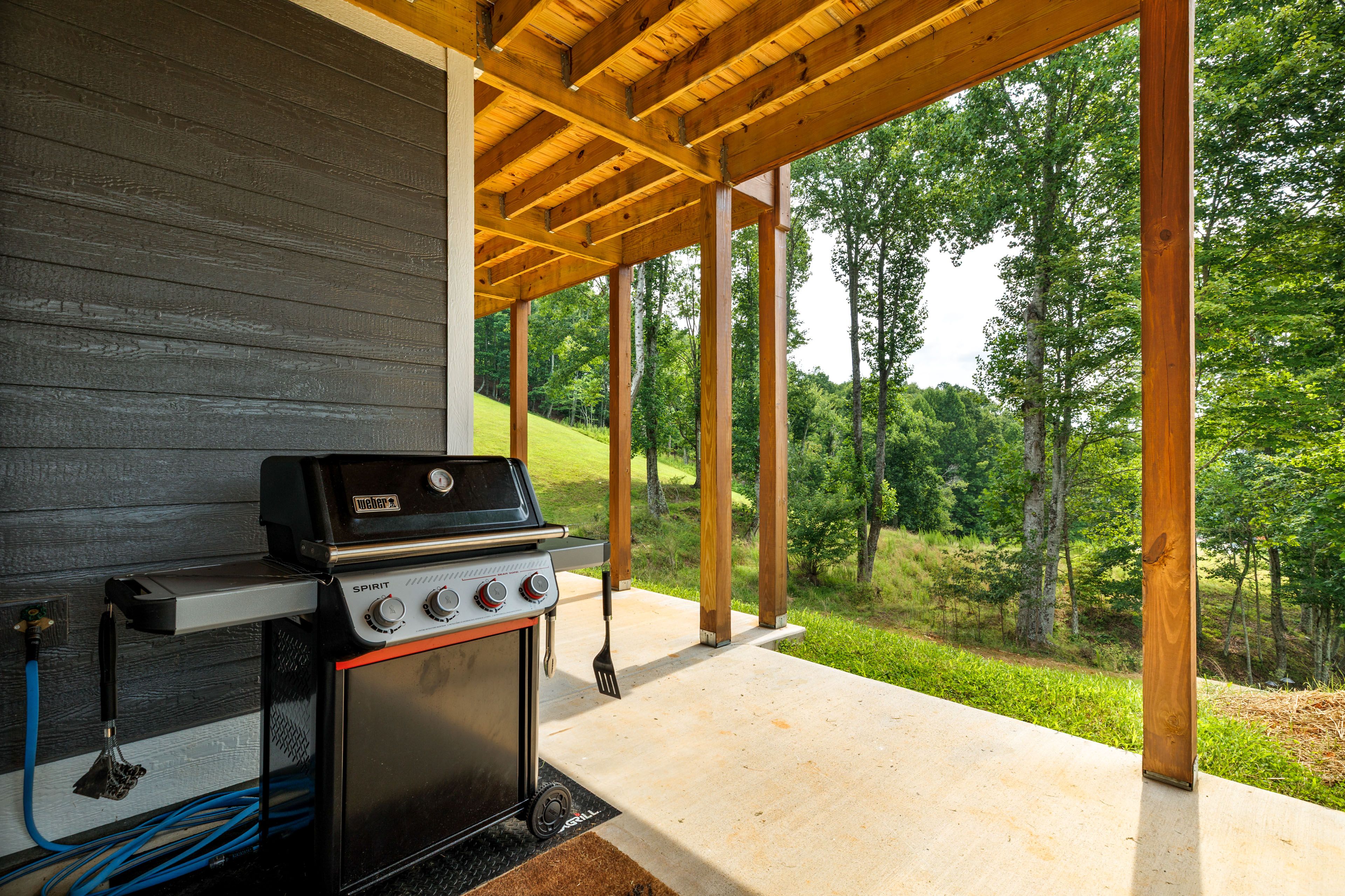 Covered Patio | Grill