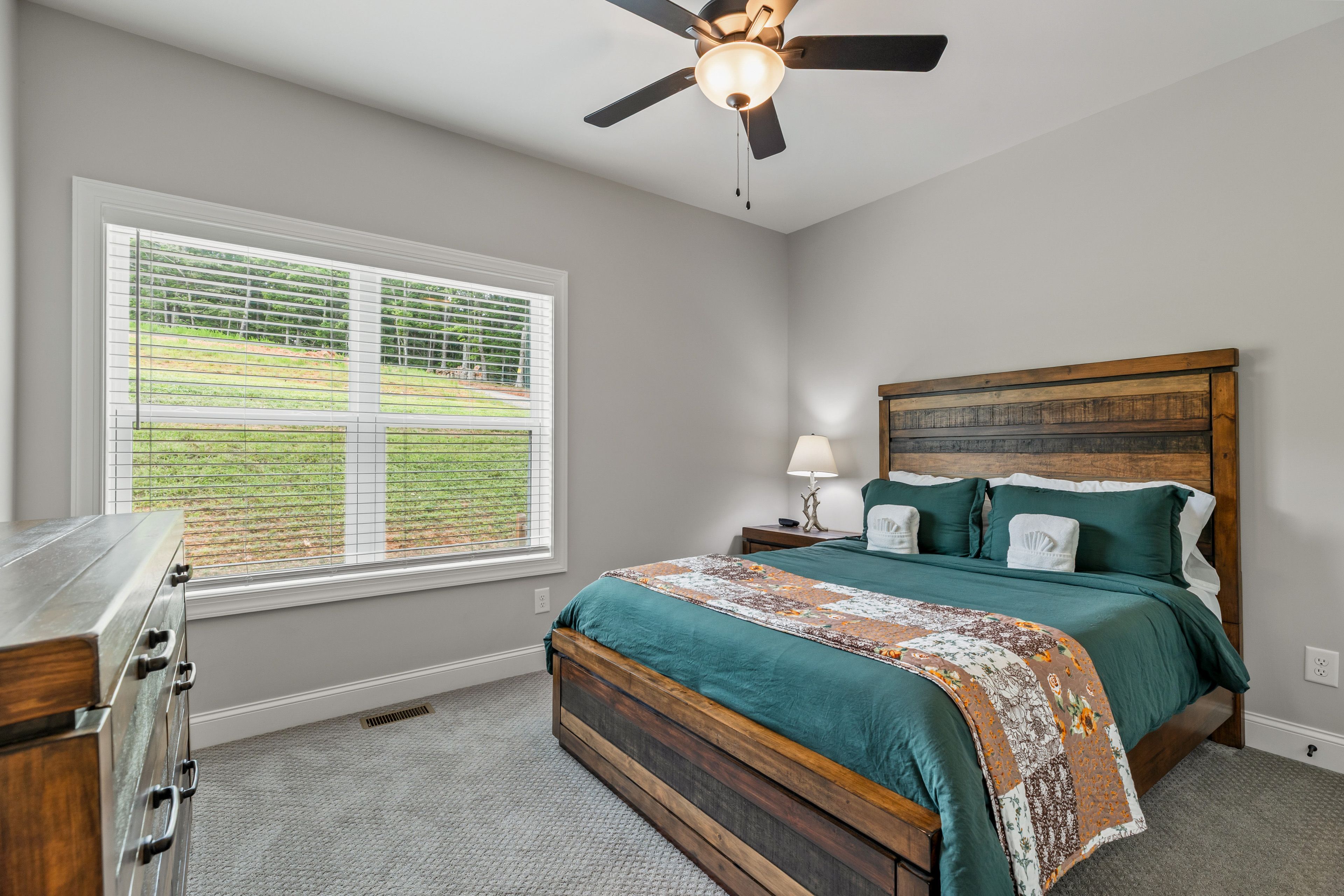 Bedroom 2 | Queen Bed | Main Floor