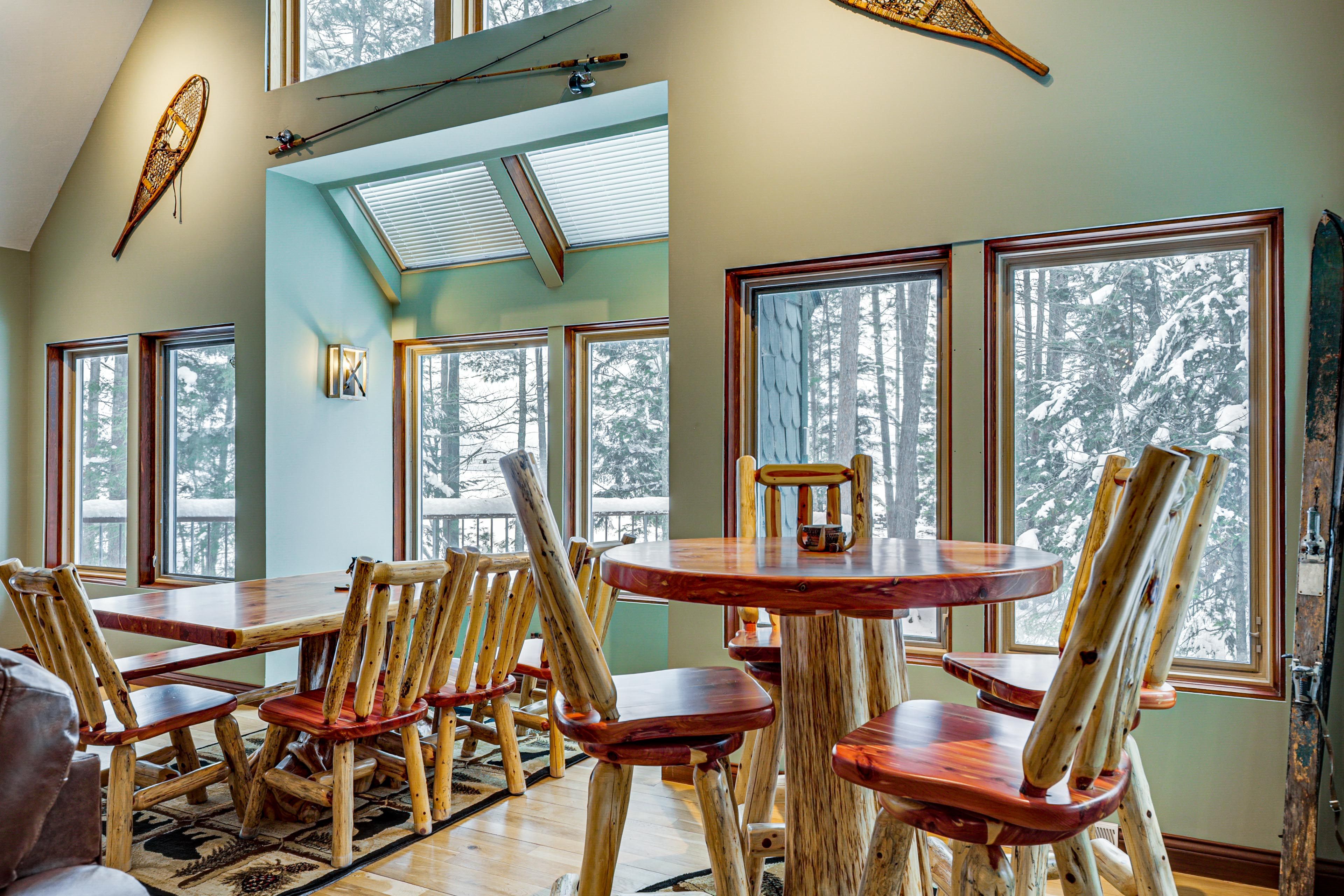 Dining Area | Dishware/Flatware Provided | 1st Floor