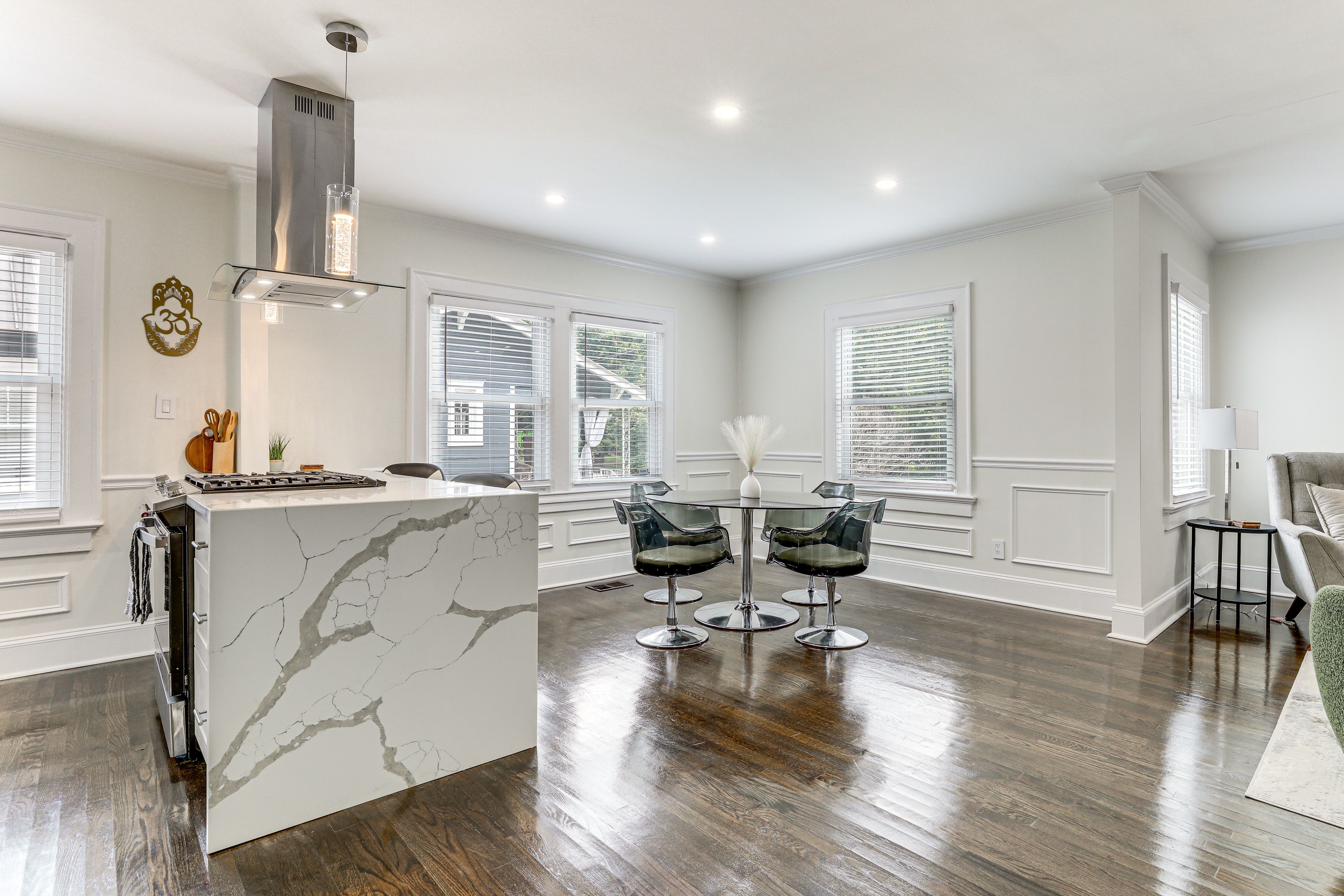Dining Area | Dishware & Flatware