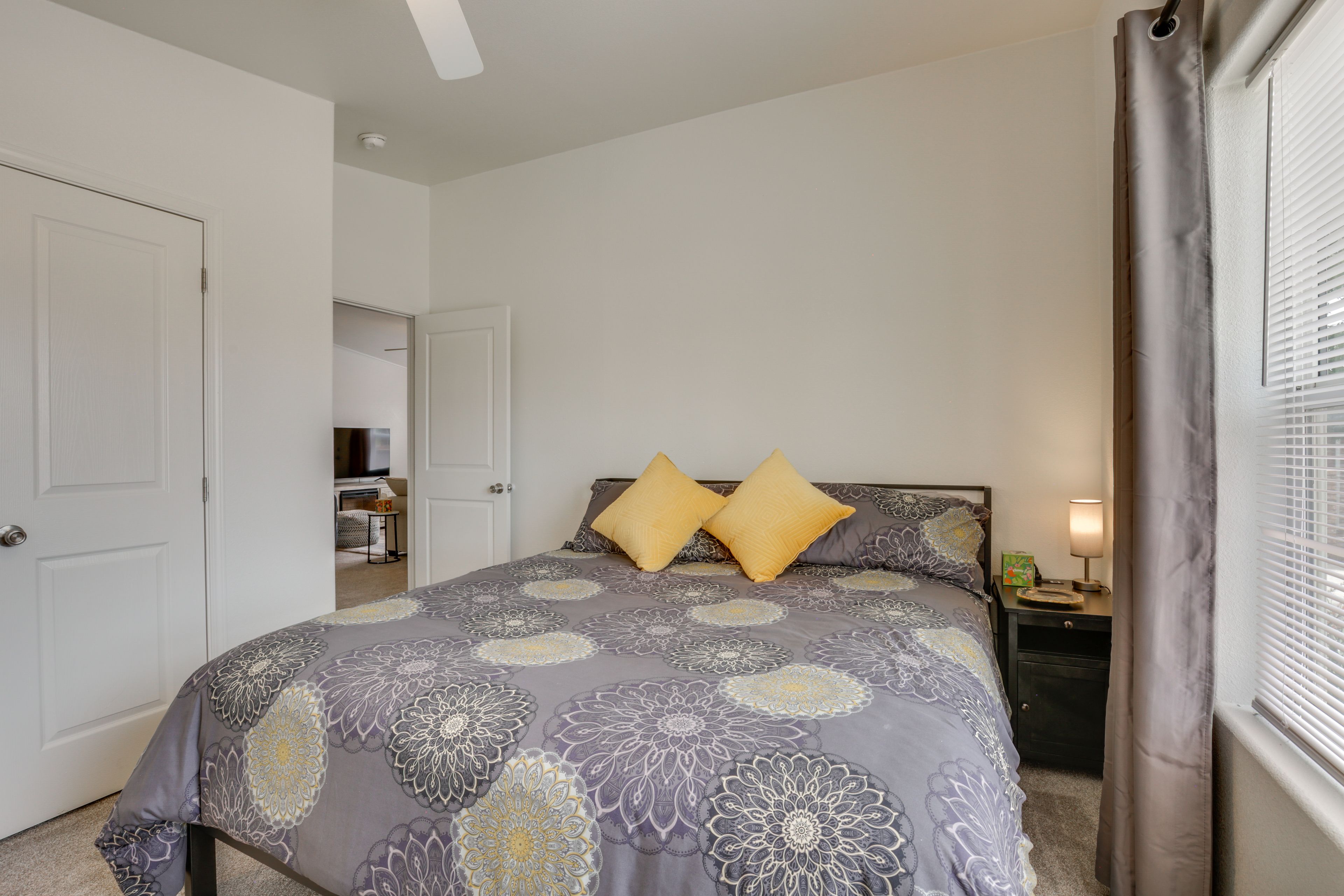 Bedroom 2 | King Bed