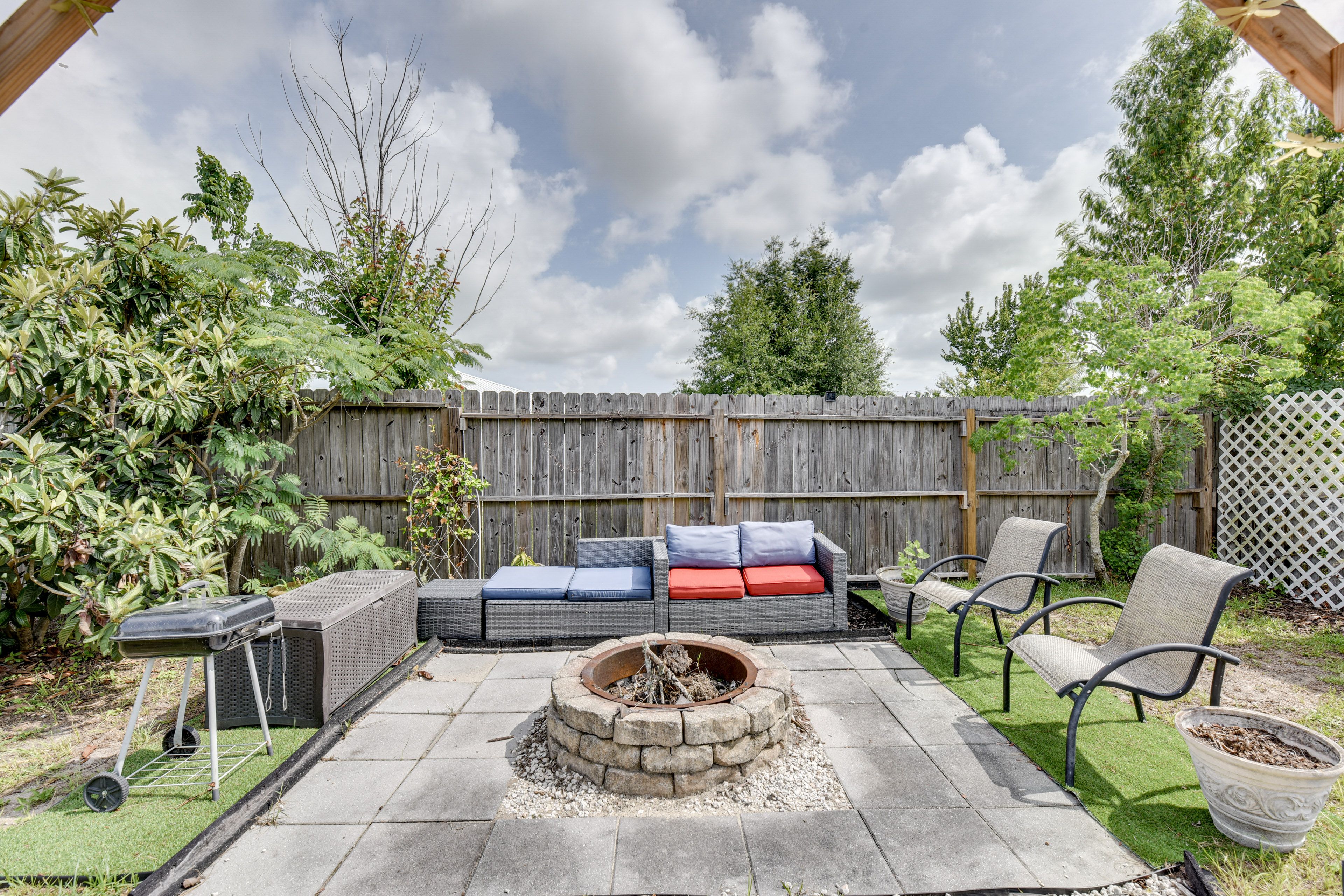Fenced Backyard | Fire Pit | Charcoal Grill | Lounge Seating