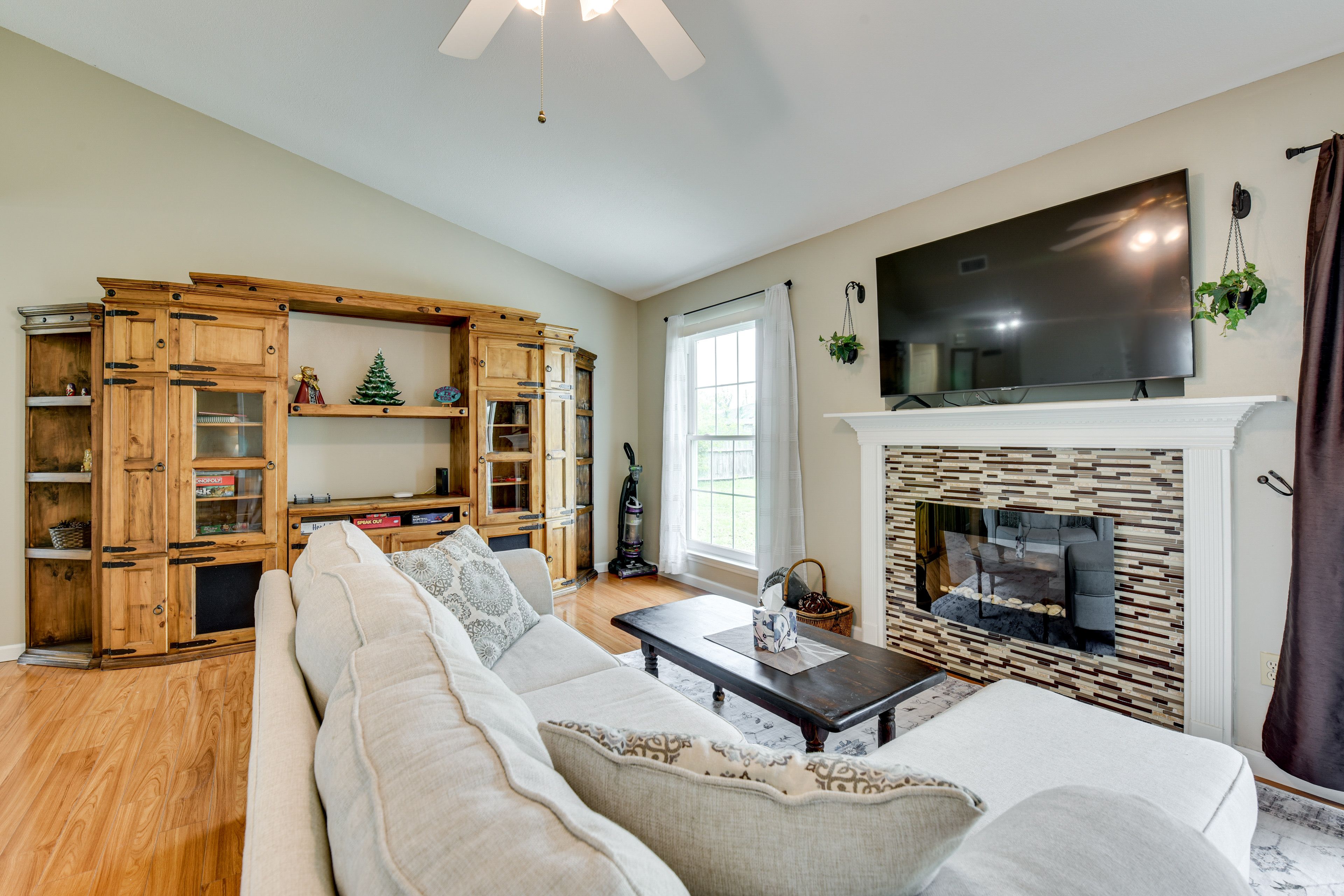 Living Room | Board Games | Smart TV | Stereo | Free WiFi